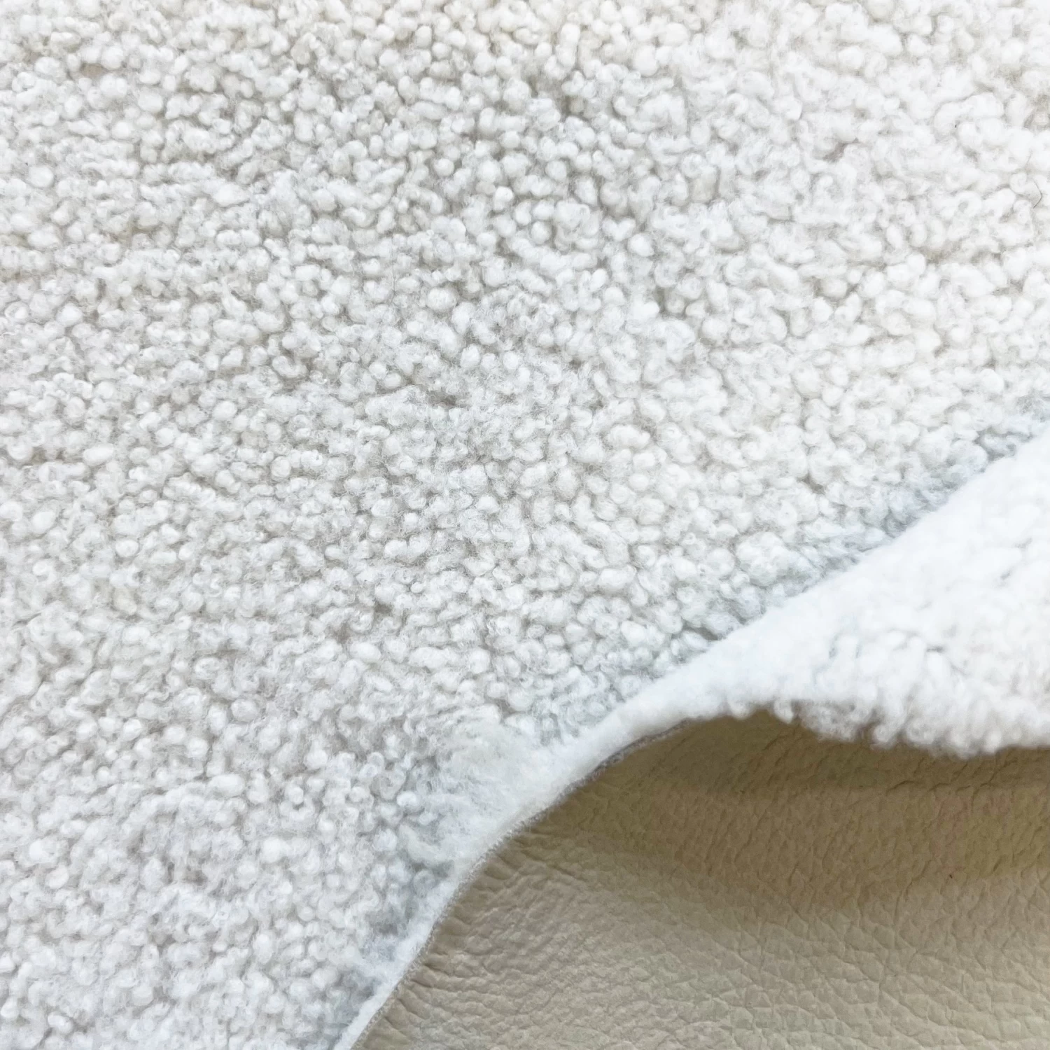 C24VL0050 | Curly Merinos Lamb Shearling 3 C24VL0050 | Curly Merinos Lamb Shearling