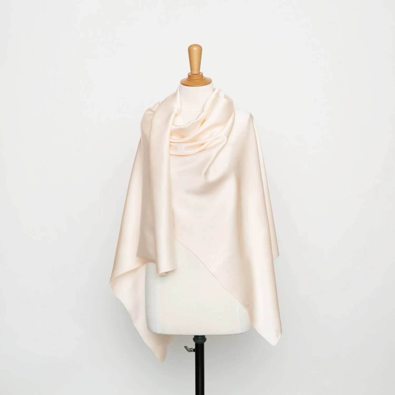 T20A00005 | Double Face Silk Drap Satin 3 T20A00005 | Double Face Silk Drap Satin - Image 2