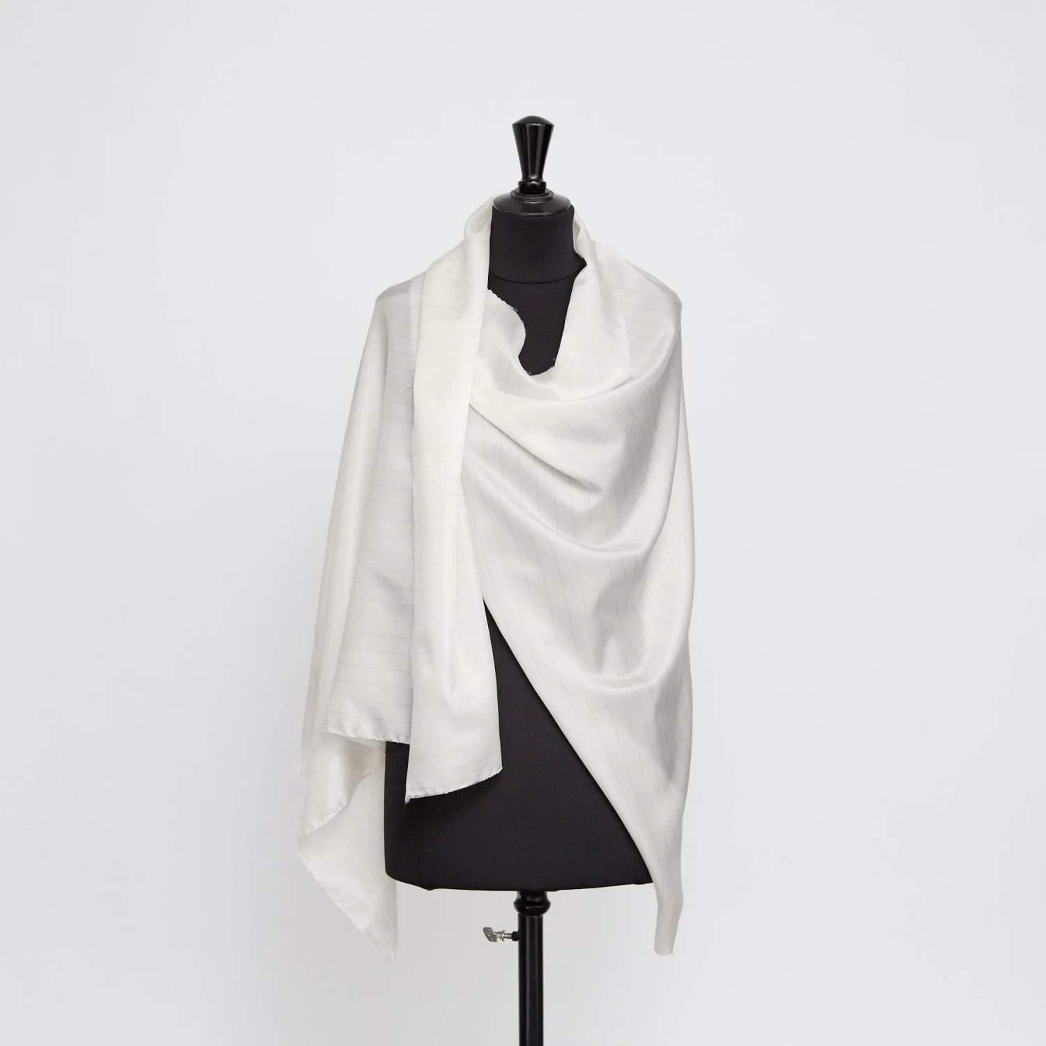 T20A00032 | Pin Stripe Cupro Twill Lining 4 T20A00032 | Pin Stripe Cupro Twill Lining - Image 2