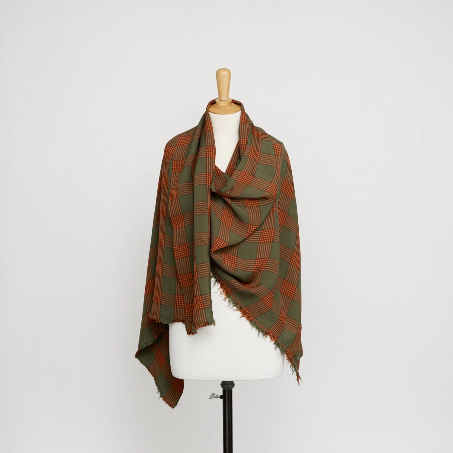 T20A00038 | Check Viscose Twill 4 T20A00038 | Check Viscose Twill - Image 2