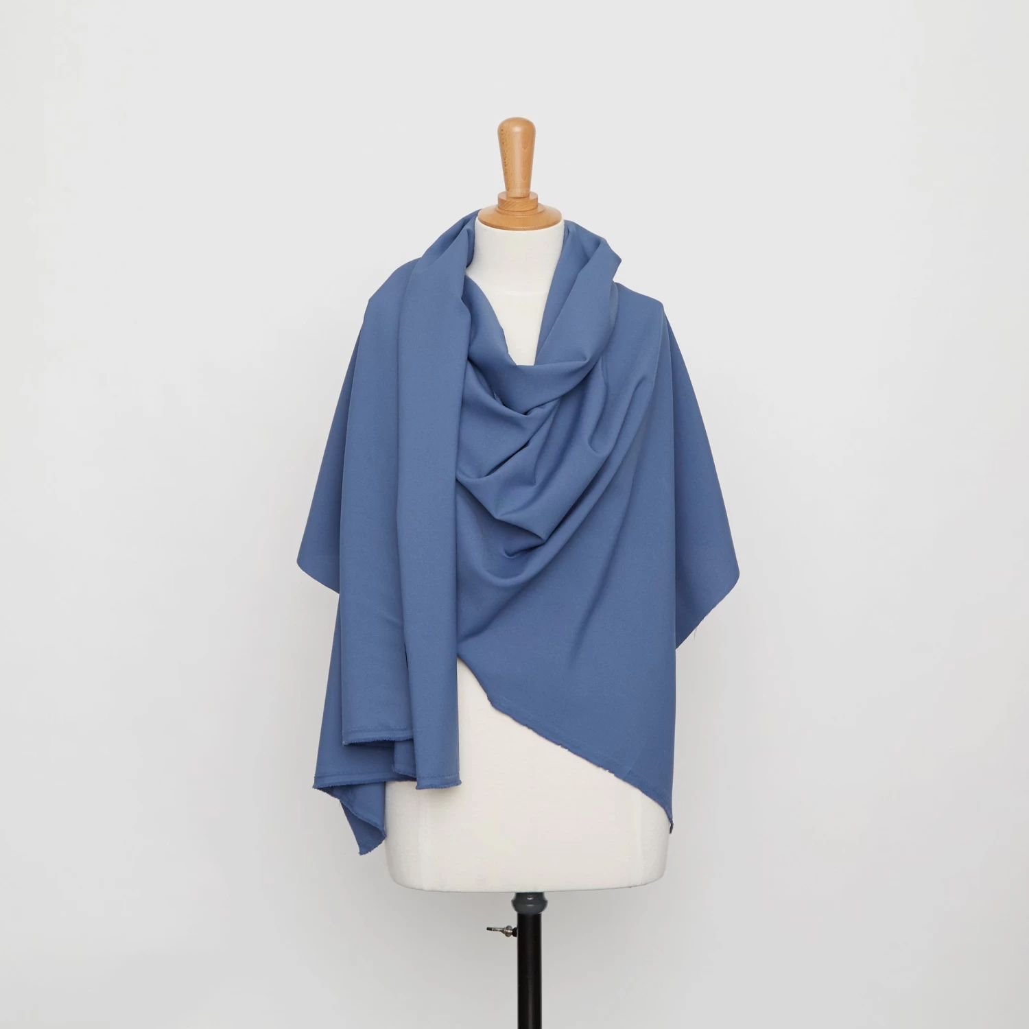 T20A00156 | Fluid Suiting 8 T20A00156 | Fluid Suiting - Image 6