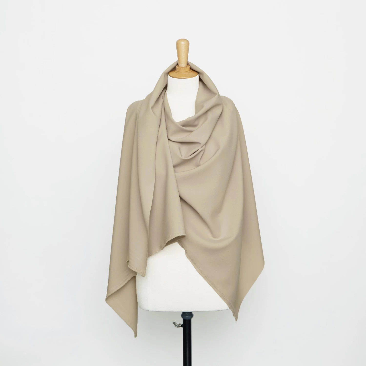 T20A00156 | Fluid Suiting 6 T20A00156 | Fluid Suiting - Image 4