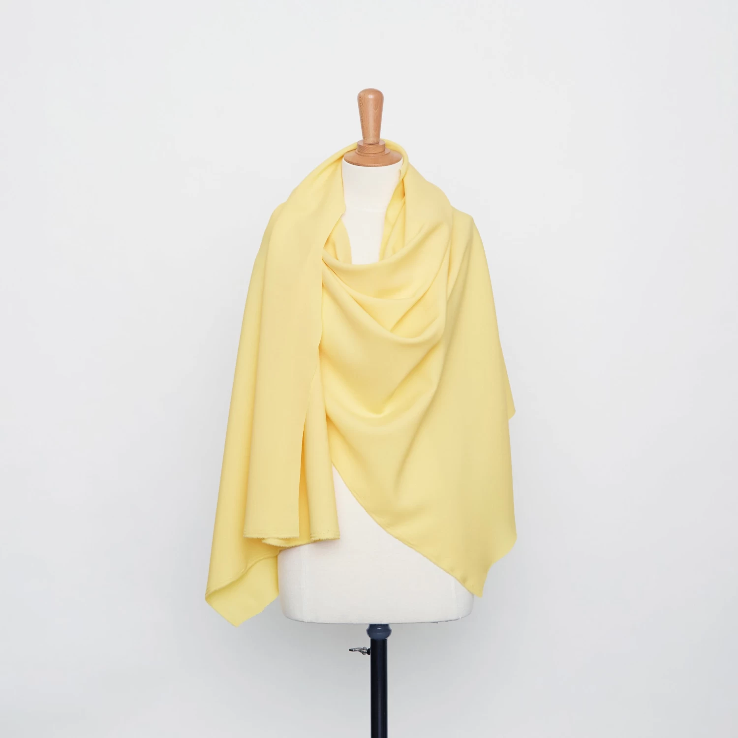 T20A00156 | Fluid Suiting 4 T20A00156 | Fluid Suiting - Image 2