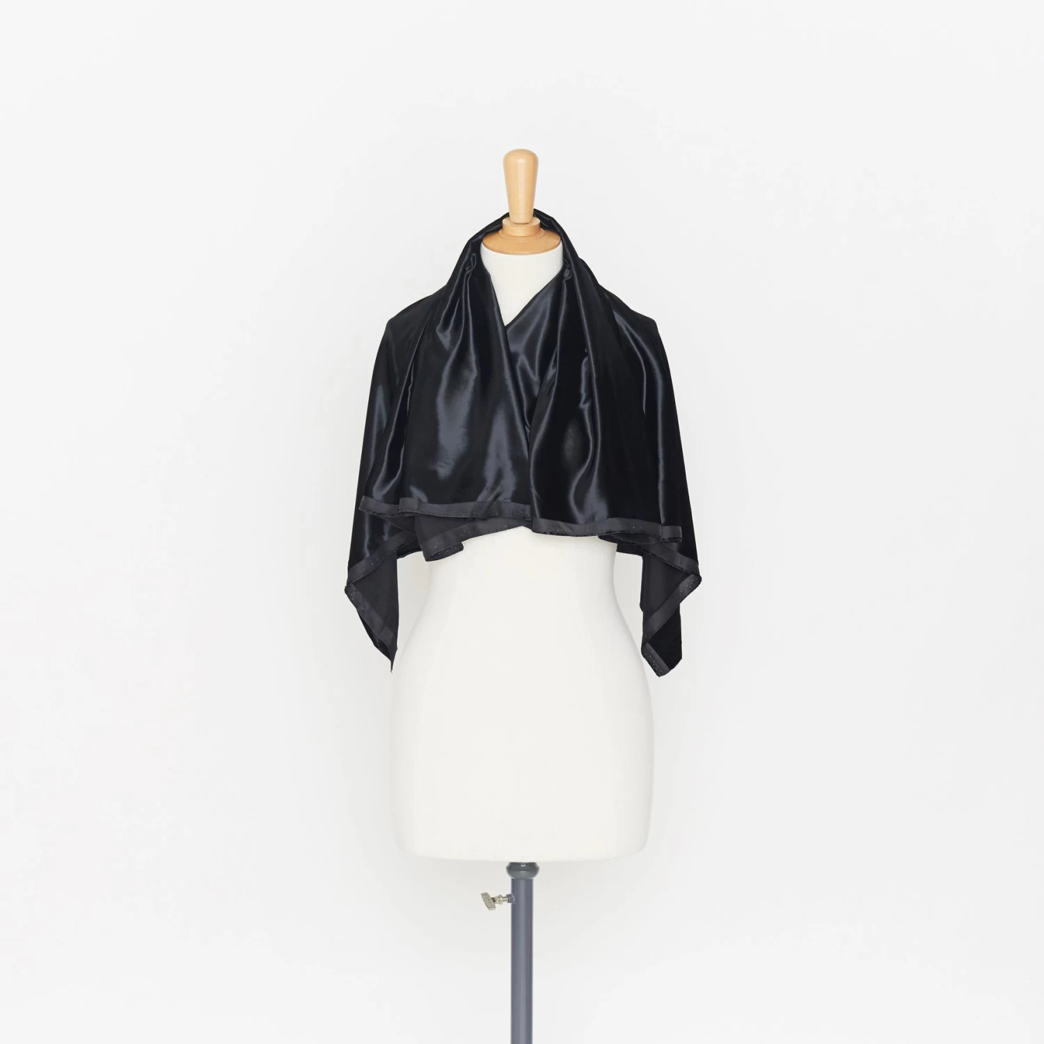 T21B00478 | Viscose And Silk Liquid Velvet 5 T21B00478 | Viscose And Silk Liquid Velvet - Image 3