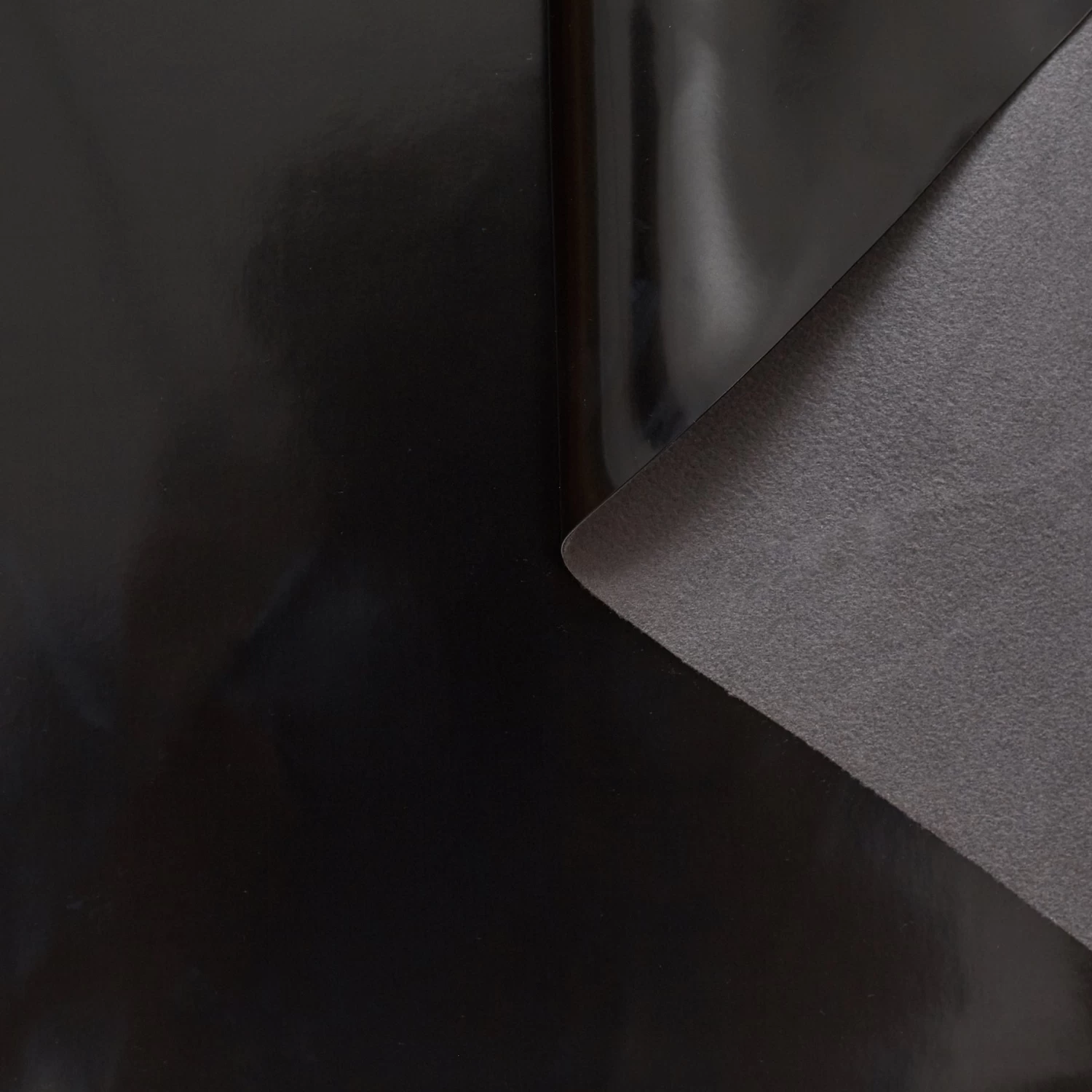 T21B00543 | Glossy Vinyl Back Suédine 3 T21B00543 | Glossy Vinyl Back Suédine