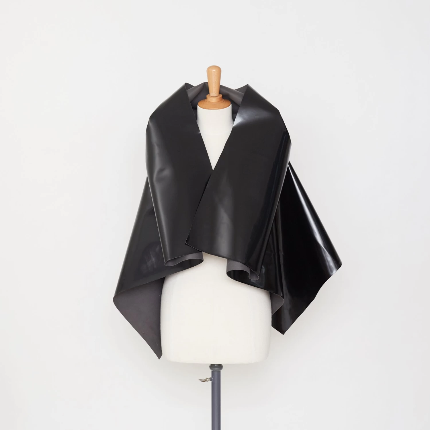 T21B00543 | Glossy Vinyl Back Suédine 4 T21B00543 | Glossy Vinyl Back Suédine - Image 2