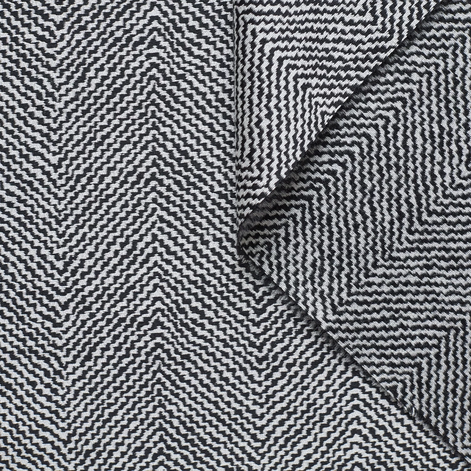 T21C00582 | Wool And Silk Large Herringbone 3 T21C00582 | Wool And Silk Large Herringbone