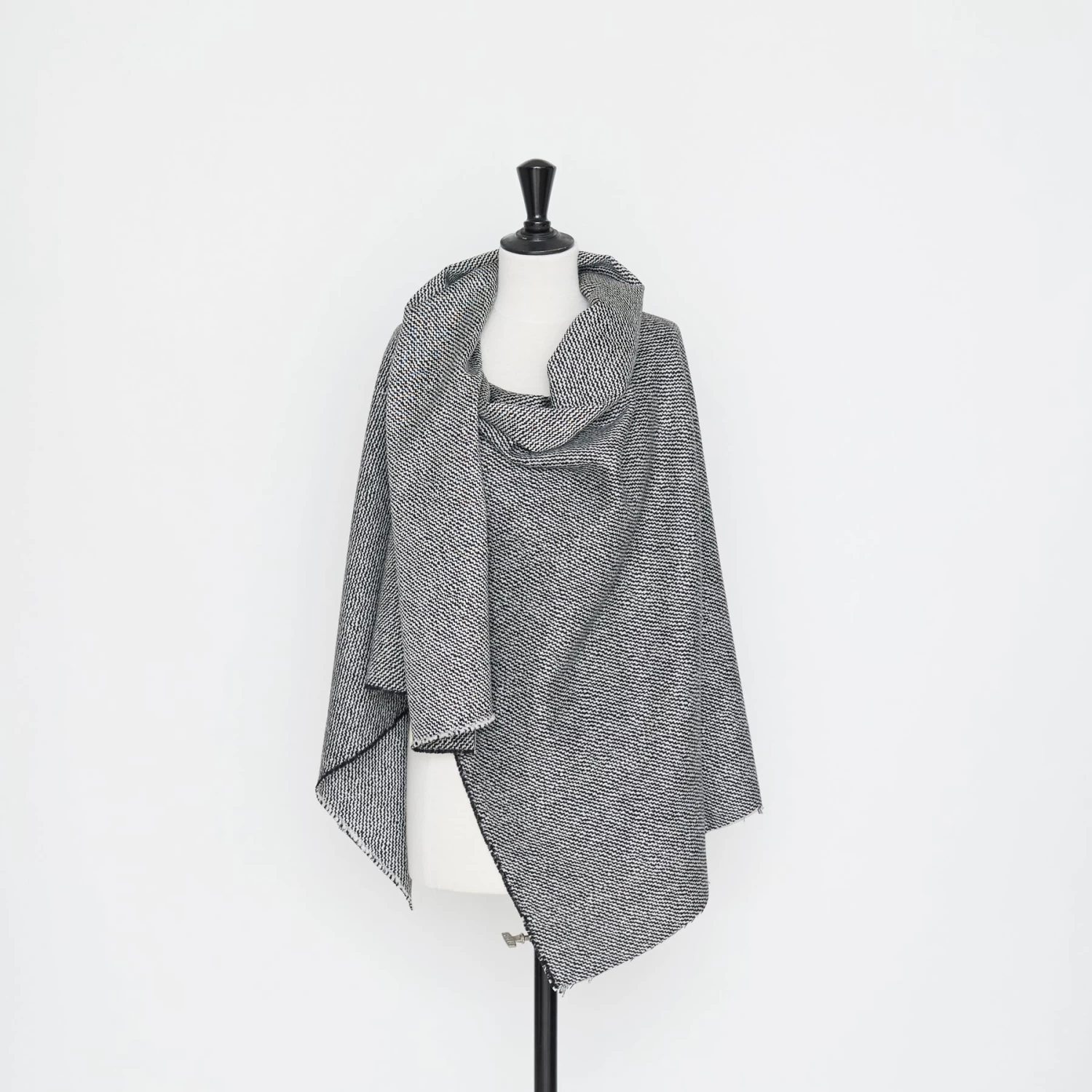 T21C00583 | Wool And Silk Diagonal 4 T21C00583 | Wool And Silk Diagonal - Image 2