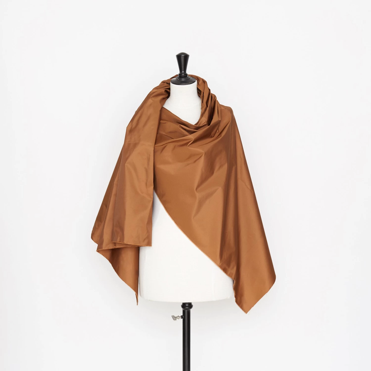 T21C00651 | Shiny Polysilk Faille 4 T21C00651 | Shiny Polysilk Faille - Image 2