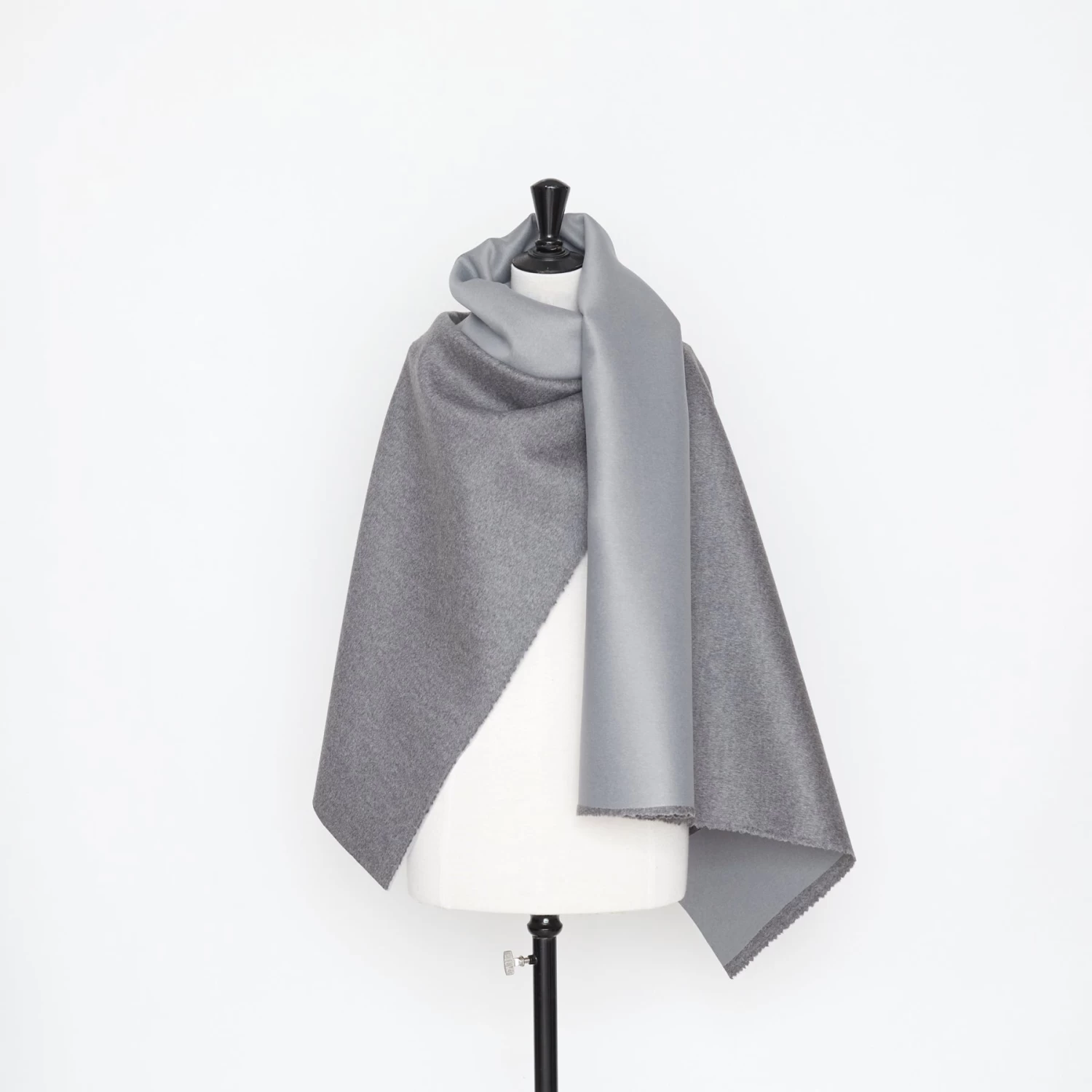 T22A01088 | Fused Fluffy Wool & Cashmere Drap 4 T22A01088 | Fused Fluffy Wool & Cashmere Drap - Image 2
