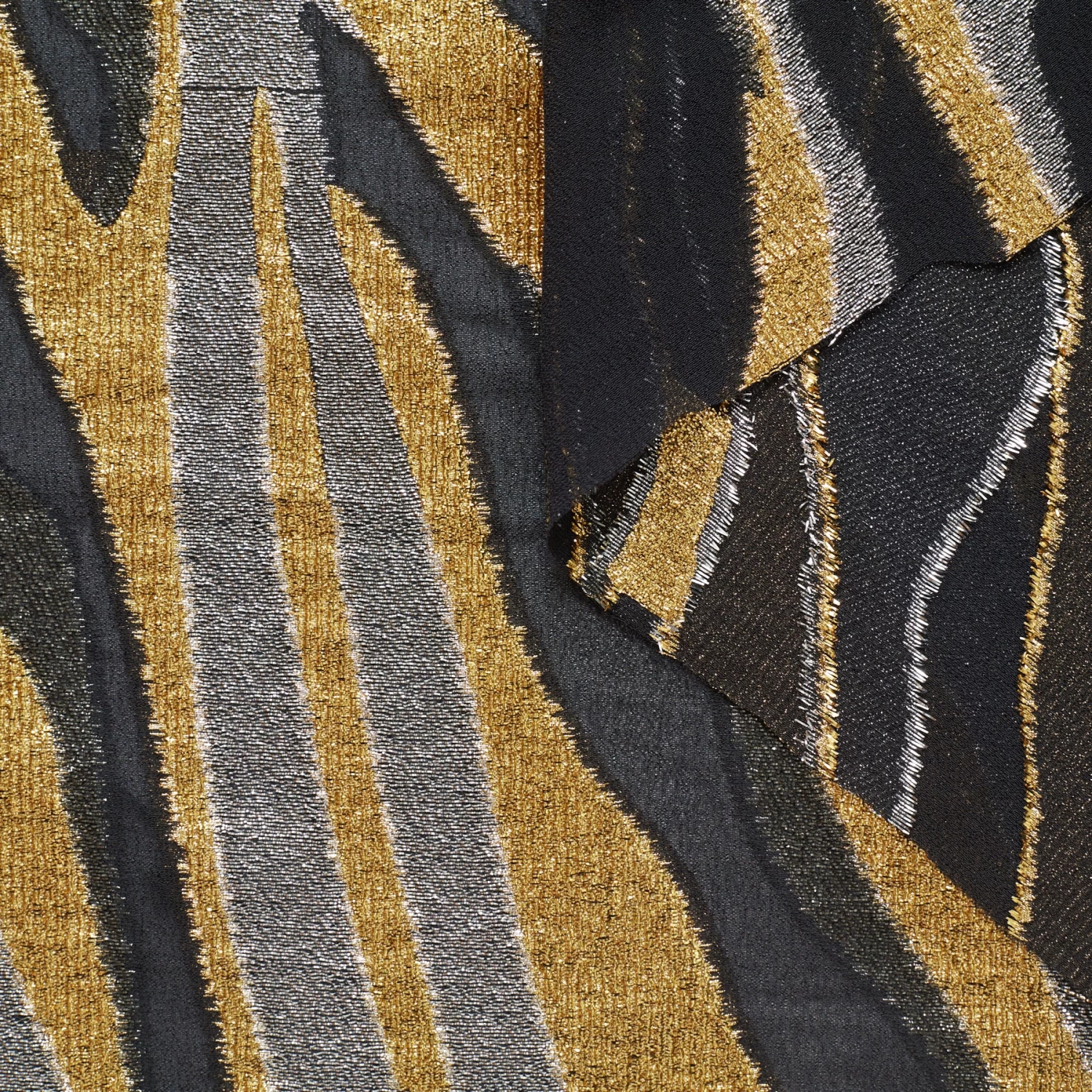 T22A01106 | Lamé Zebra Silk Crepe 3 T22A01106 | Lamé Zebra Silk Crepe