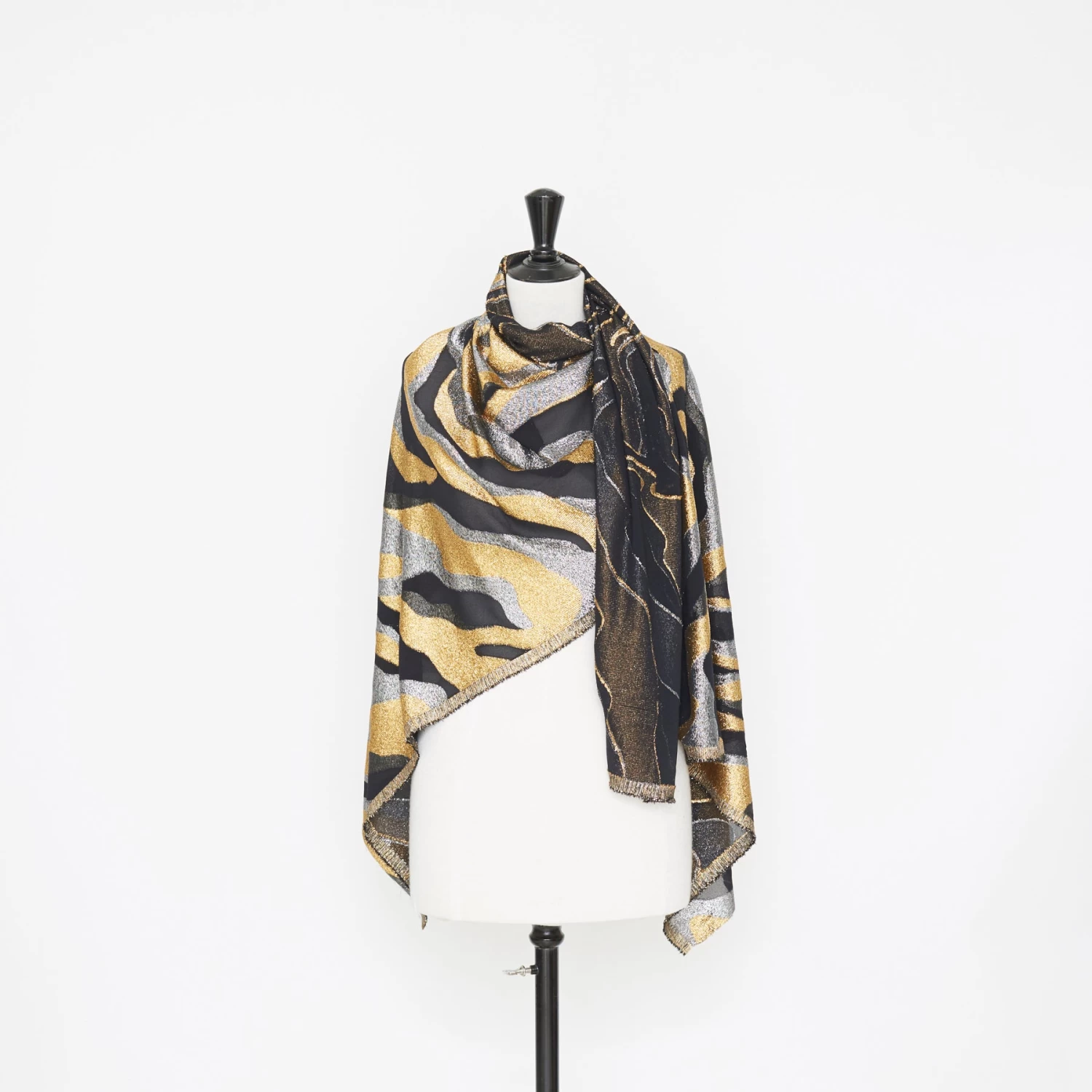T22A01106 | Lamé Zebra Silk Crepe 4 T22A01106 | Lamé Zebra Silk Crepe - Image 2