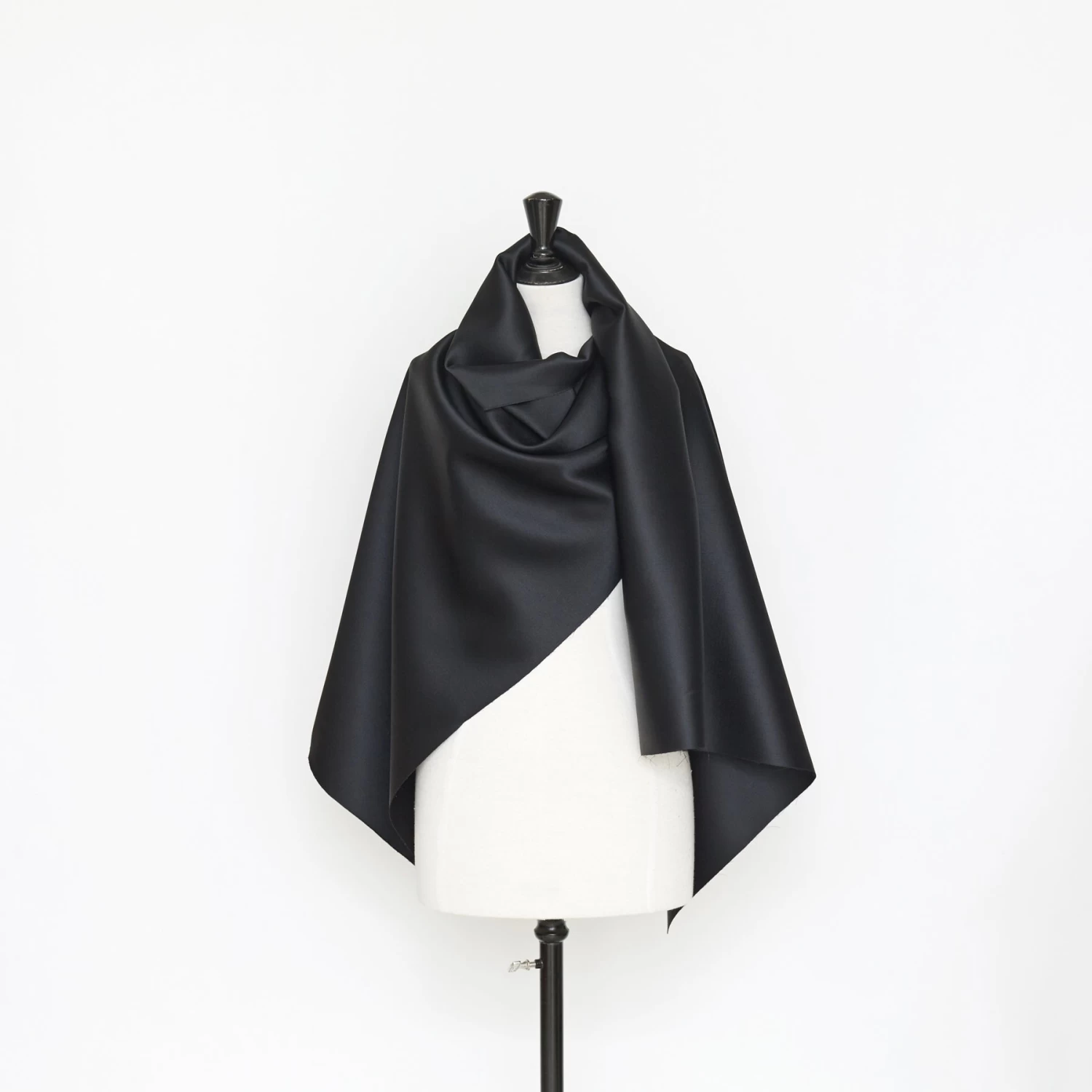 T22A01137 | Heavy Double Face Satin 4 T22A01137 | Heavy Double Face Satin - Image 2