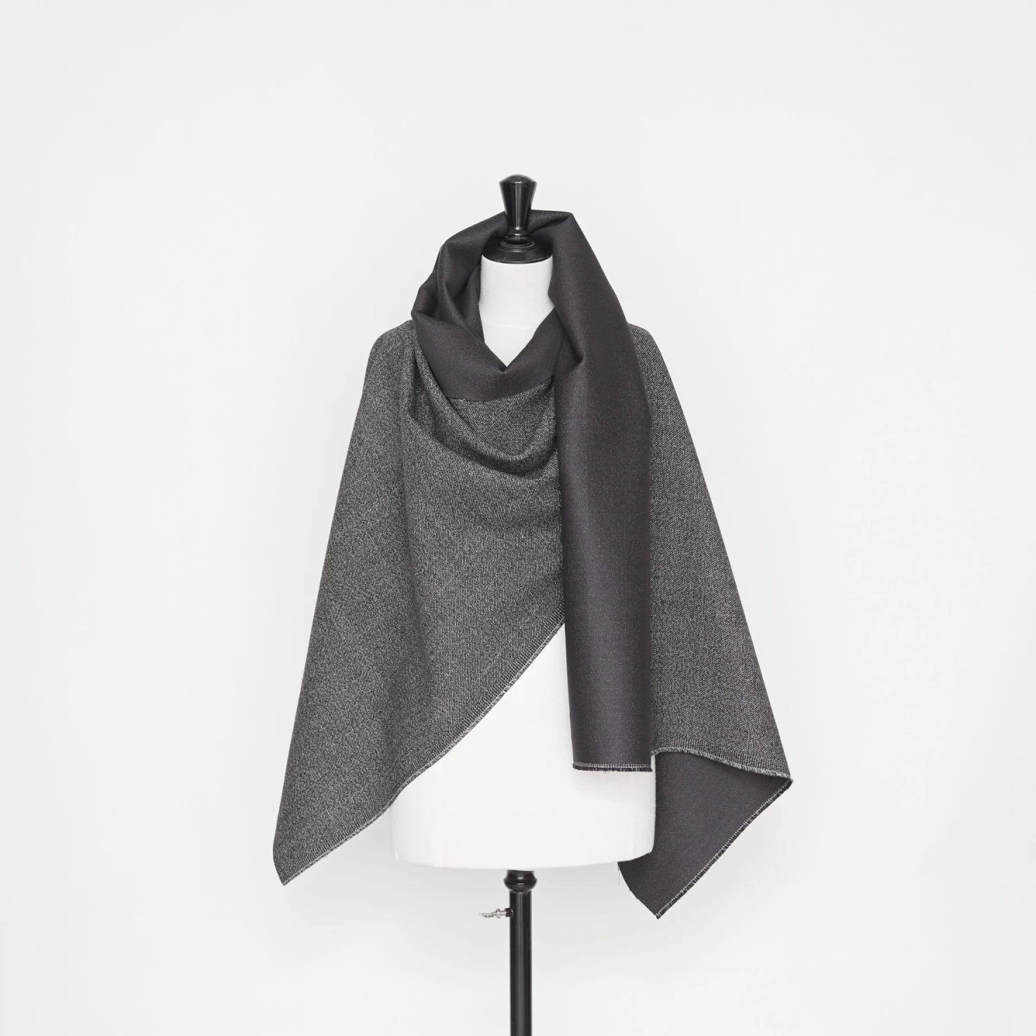 T22A01165 | Fused B&W Tweed 4 T22A01165 | Fused B&W Tweed - Image 2