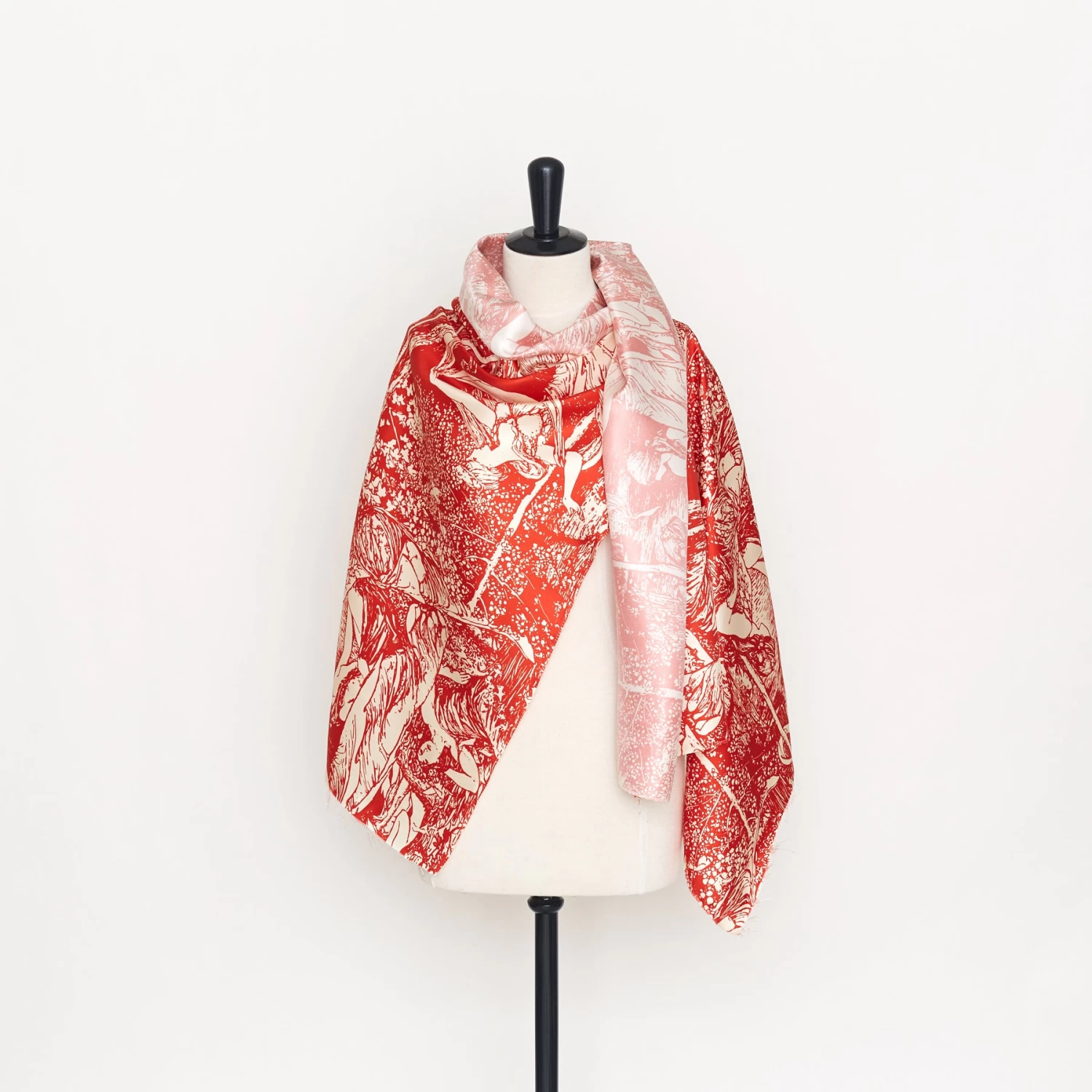 T22A01445 | Figure Printed Silk Twill 4 T22A01445 | Figure Printed Silk Twill - Image 2