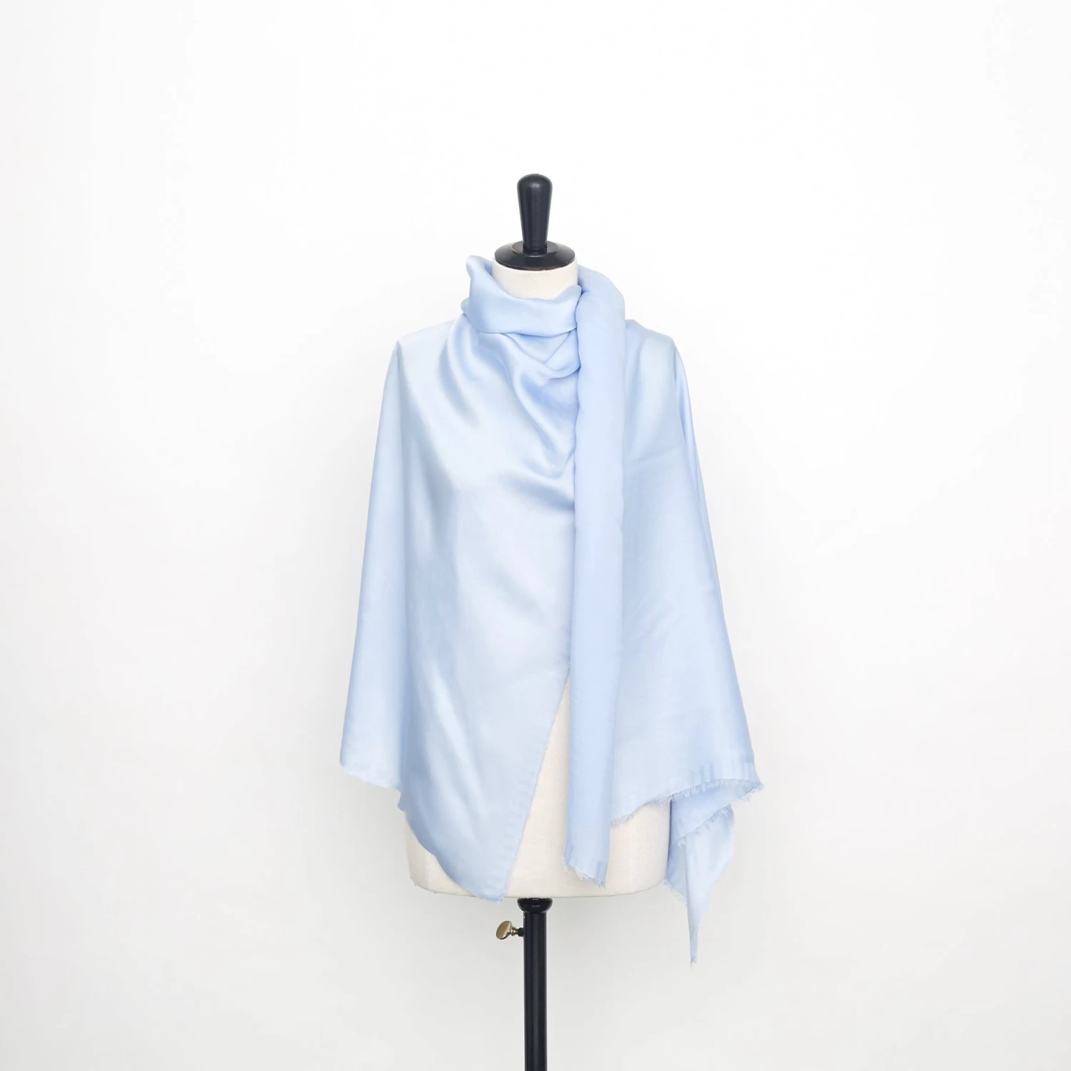 T22A01628 | Light Cupro Satin 4 T22A01628 | Light Cupro Satin - Image 2