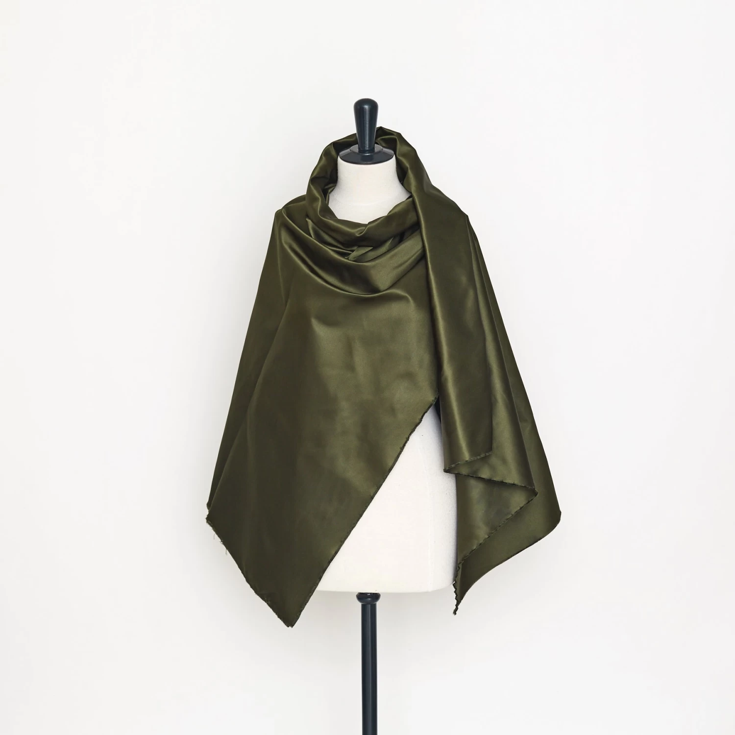 T22A01679 | Satin Duchess 4 T22A01679 | Satin Duchess - Image 2