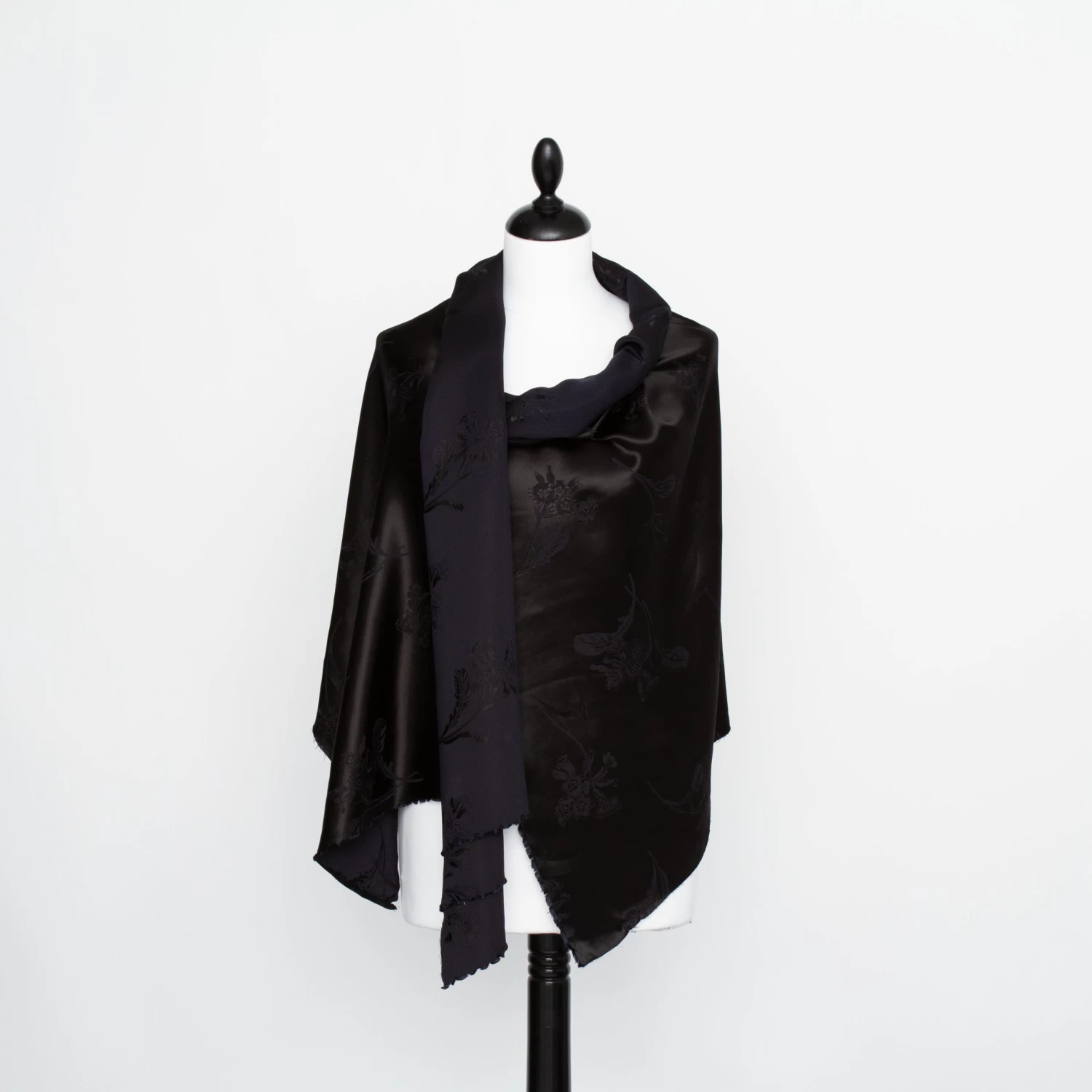 T22A01761 | Floral Glossy Jacquard 7 T22A01761 | Floral Glossy Jacquard - Image 5