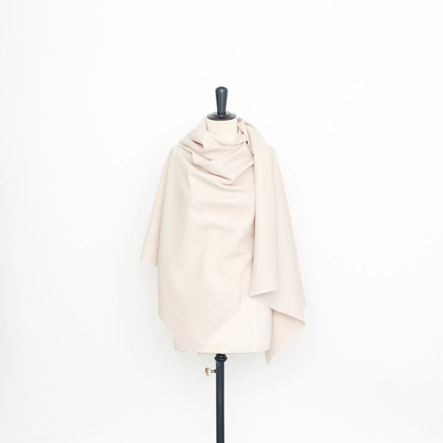 T22A01913 | Fluid Wool Tricotine 4 T22A01913 | Fluid Wool Tricotine - Image 2