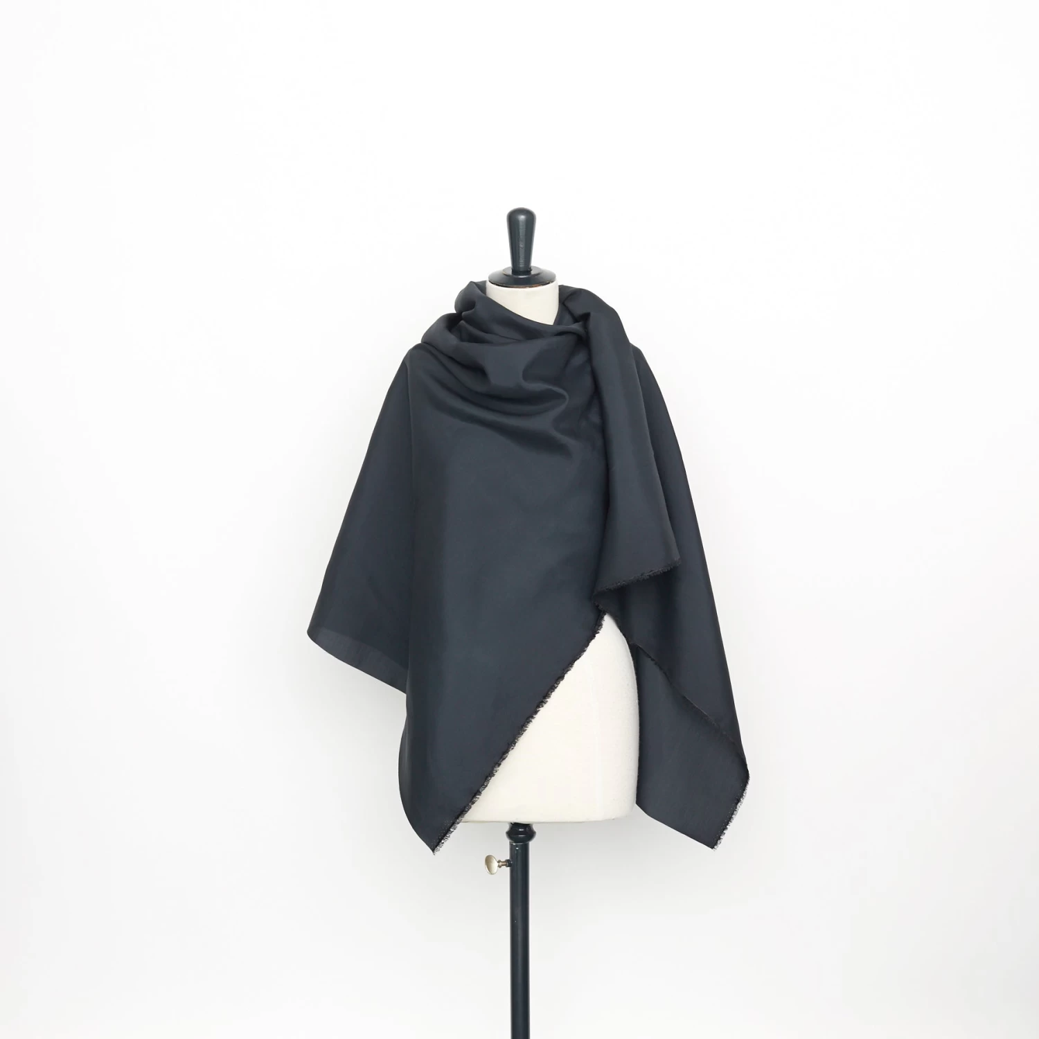 T22A01923 | Lustre Silk Pongee 4 T22A01923 | Lustre Silk Pongee - Image 2