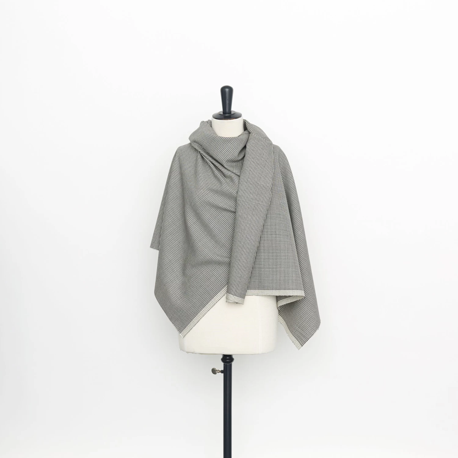 T22A02022 | Houndtooth Suiting 4 T22A02022 | Houndtooth Suiting - Image 2