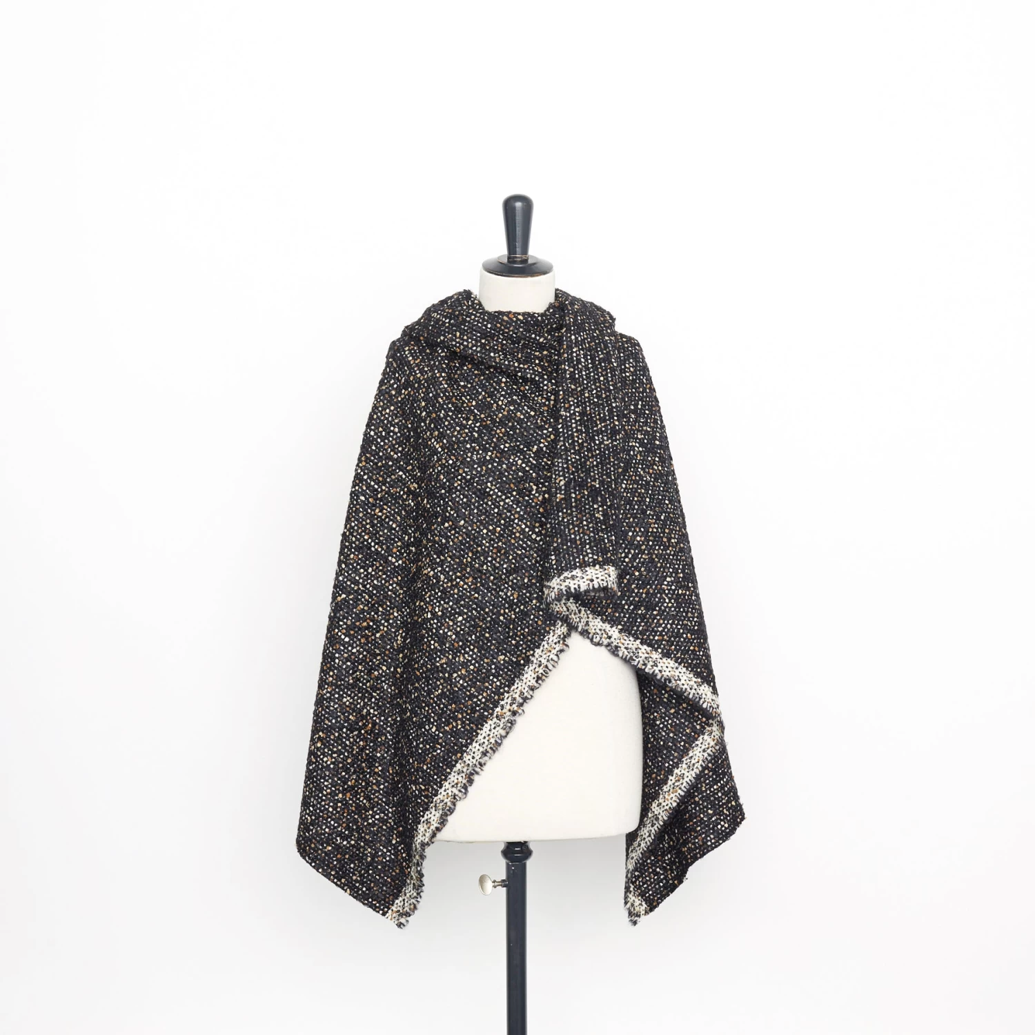 T22A02095 | Mohair & Wool Bouclé Tweed 6 T22A02095 | Mohair & Wool Bouclé Tweed - Image 4