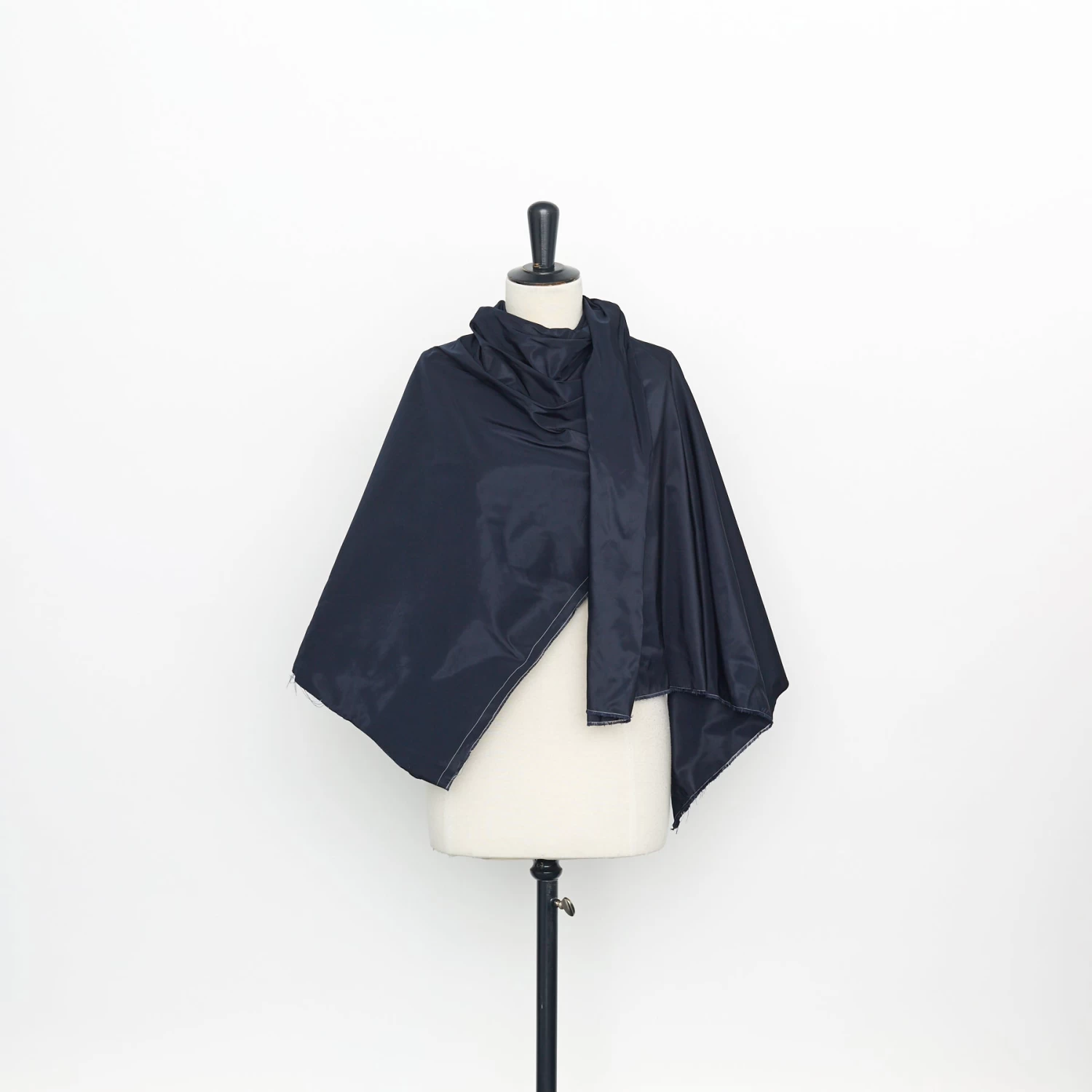 T22A02202 | Shiny Taffetas 4 T22A02202 | Shiny Taffetas - Image 2