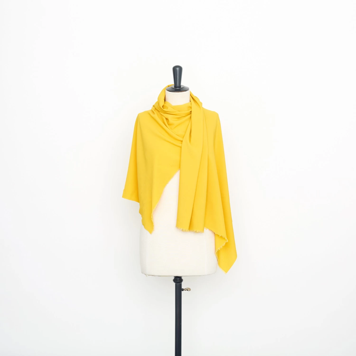 T22A02538 | Crepe De Chine 5 T22A02538 | Crepe De Chine - Image 3