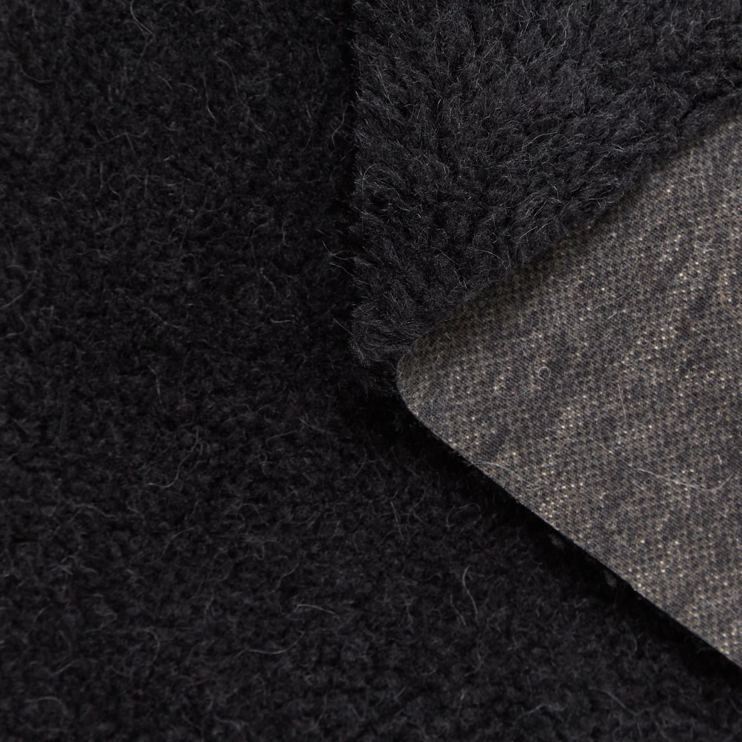 T22A02646 | Hairy Wool Shearling 5 T22A02646 | Hairy Wool Shearling - Image 3