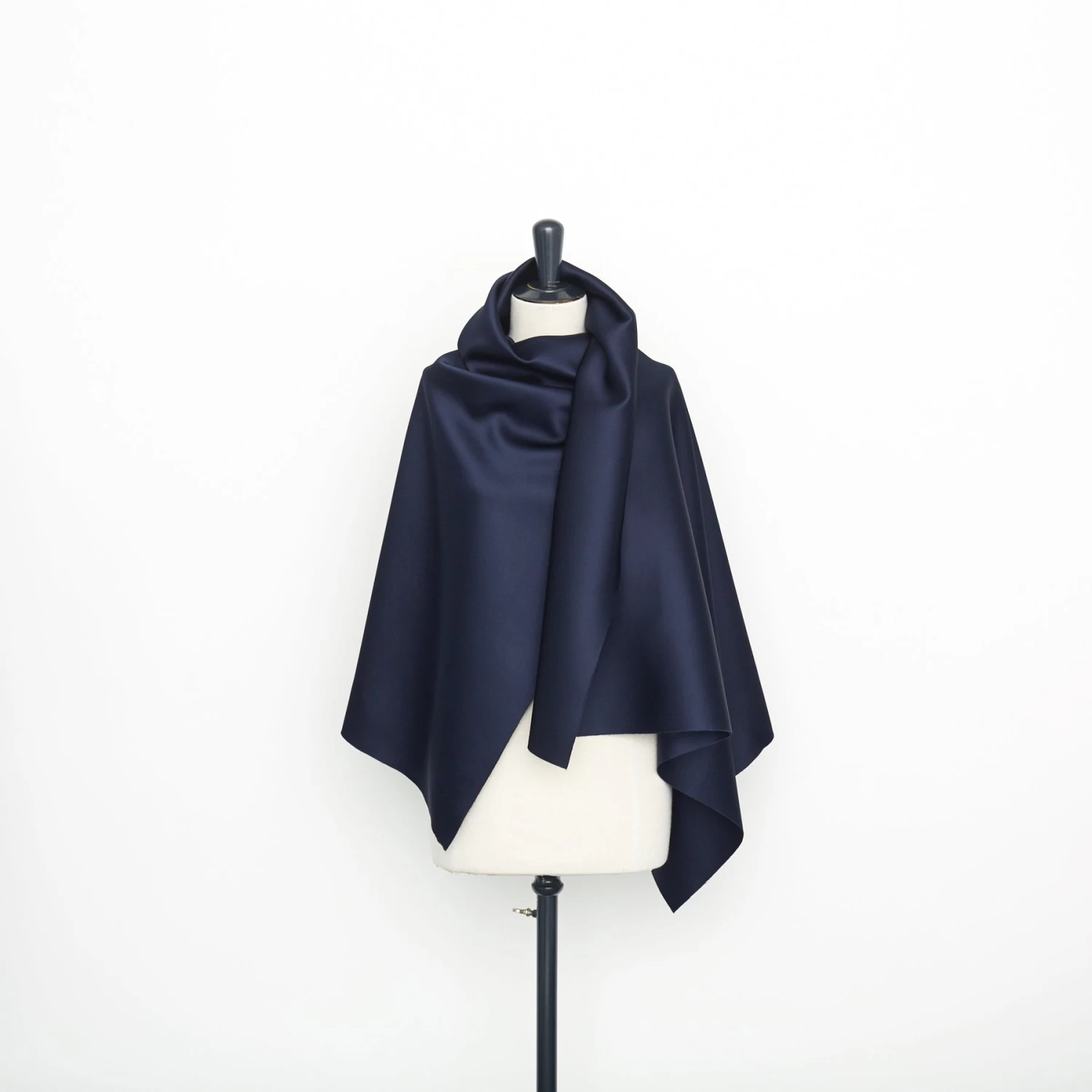 T22A02710 | Bonded Viscose Satin 4 T22A02710 | Bonded Viscose Satin - Image 2