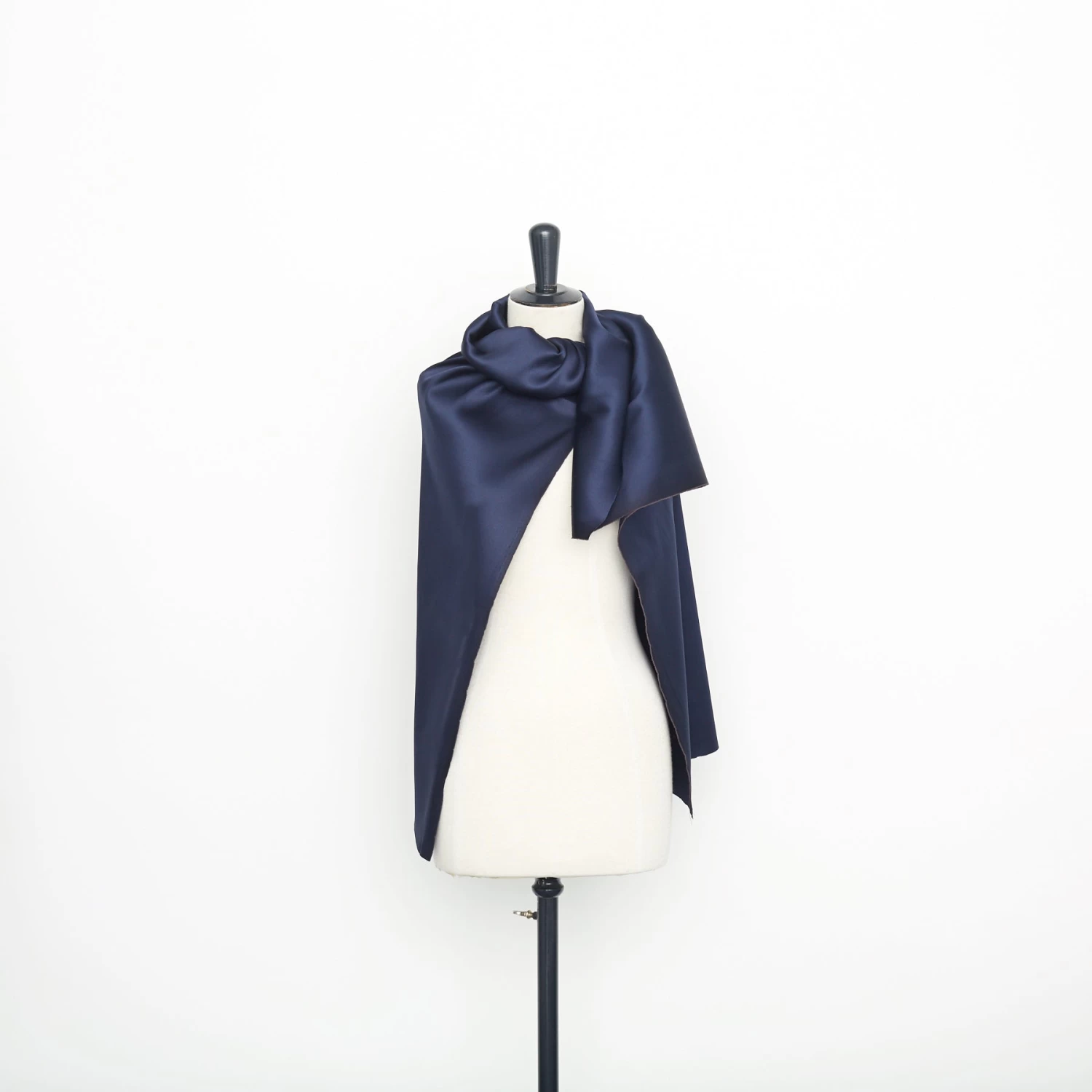 T22A02715 | Double Face Stretch Silk Satin 4 T22A02715 | Double Face Stretch Silk Satin - Image 2