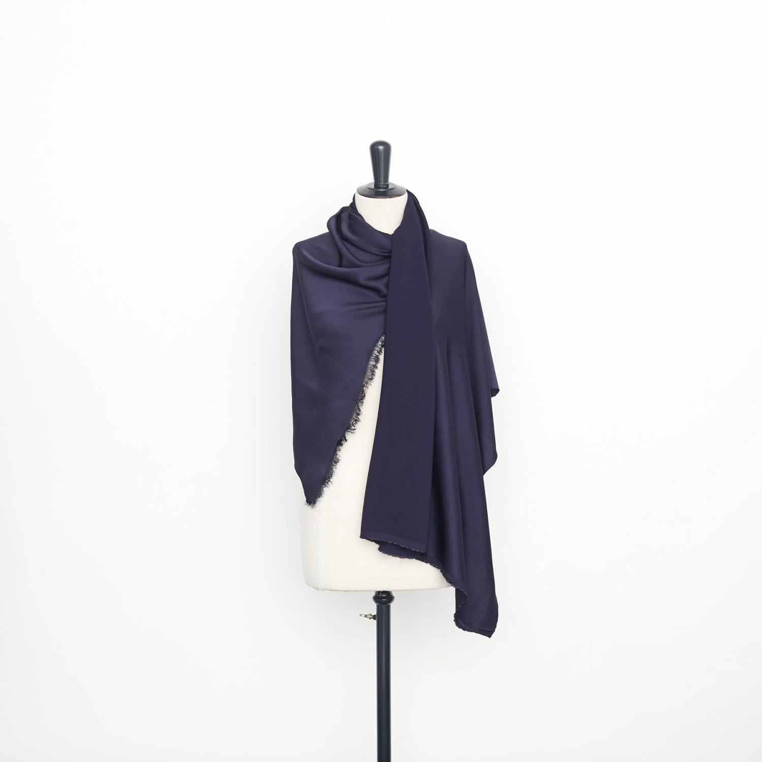 T22A02777 | Viscose Crepe Satin 4 T22A02777 | Viscose Crepe Satin - Image 2