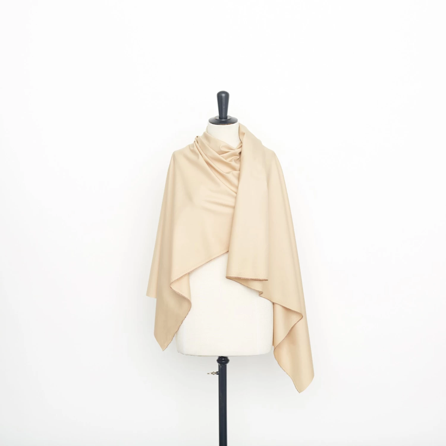 T22A02953 | WR Lustre Twill 4 T22A02953 | WR Lustre Twill - Image 2