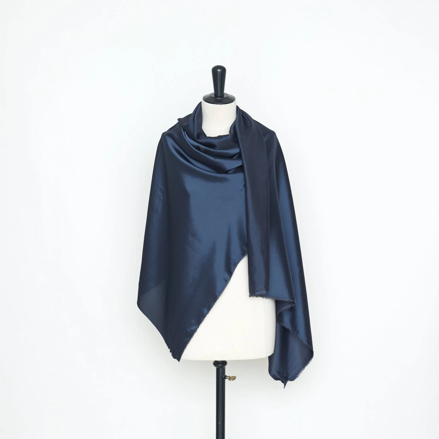 T22B03114 | Viscose & Cupro Lining 4 T22B03114 | Viscose & Cupro Lining - Image 2