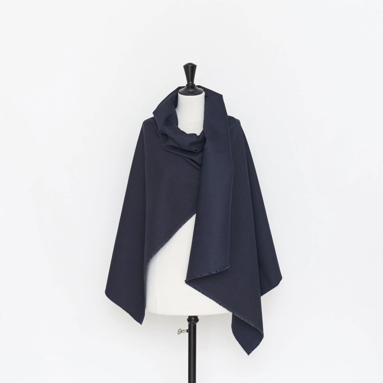 T22E00704 | WR Cotton & Wool Diamond Piqué 4 T22E00704 | WR Cotton & Wool Diamond Piqué - Image 2