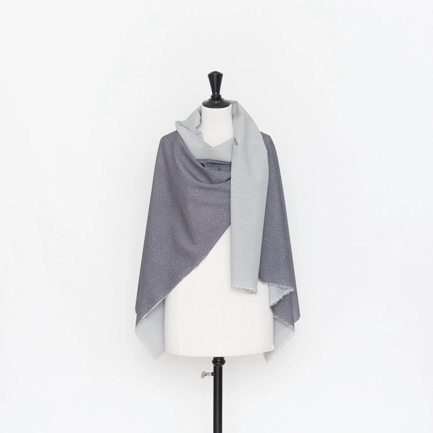 T22E00705 | Fluid Rain Printed Wool 4 T22E00705 | Fluid Rain Printed Wool - Image 2