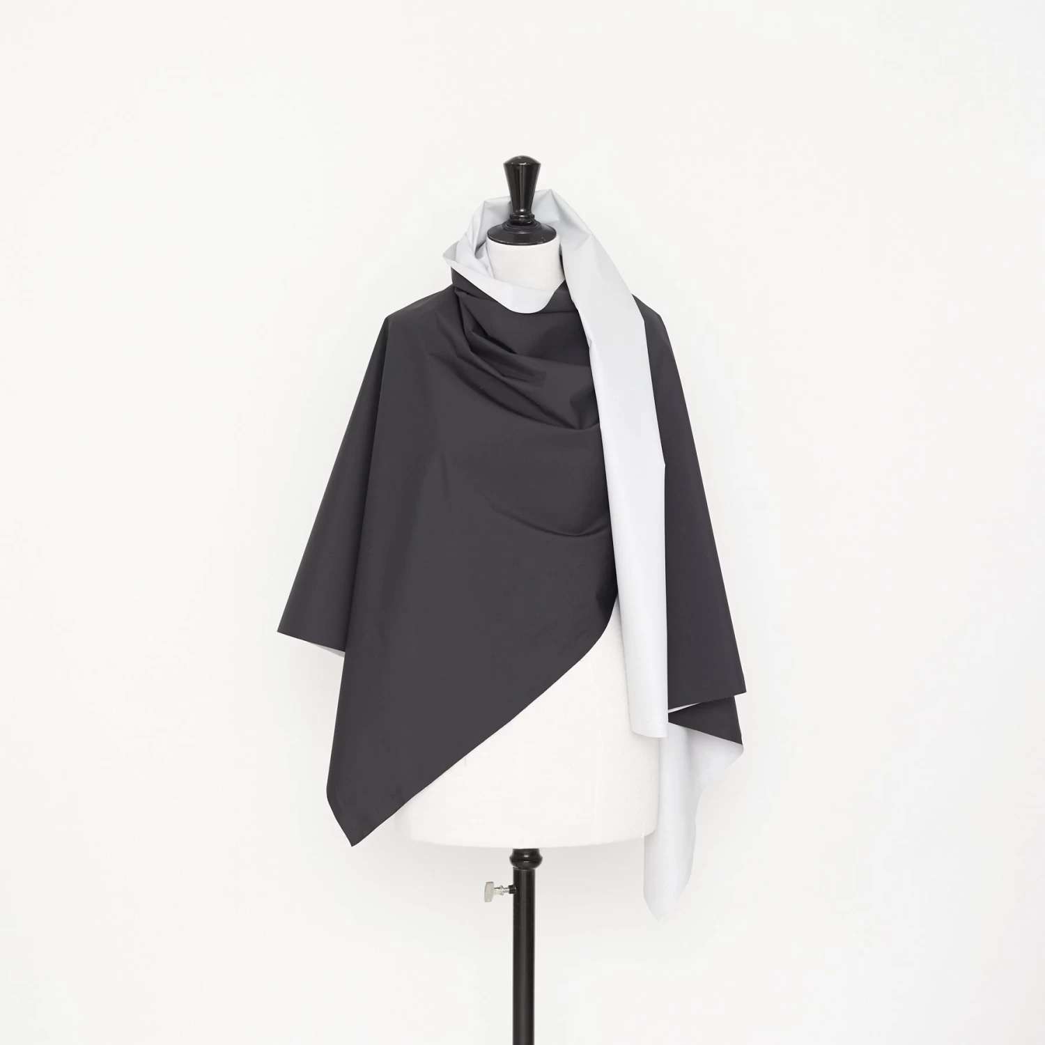 T22I00871 | Coated Windbreaker 4 T22I00871 | Coated Windbreaker - Image 2