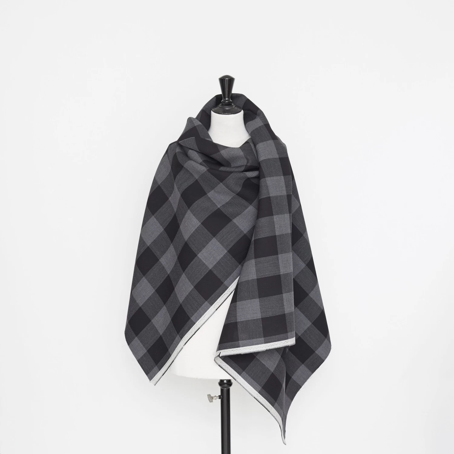 T22M00939 | Double Face Large Check Crepe 4 T22M00939 | Double Face Large Check Crepe - Image 2