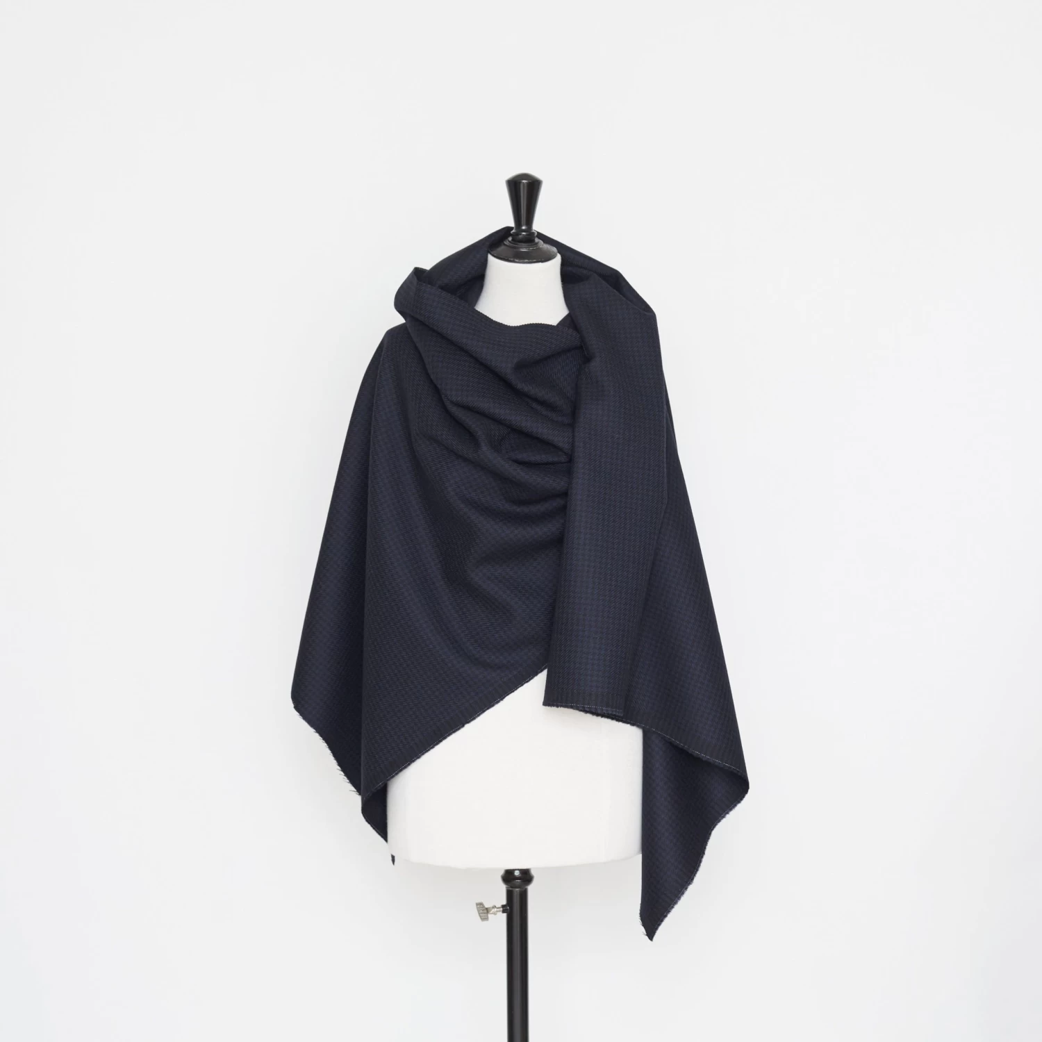 T22M00942 | Houndstooth Wool 4 T22M00942 | Houndstooth Wool - Image 2