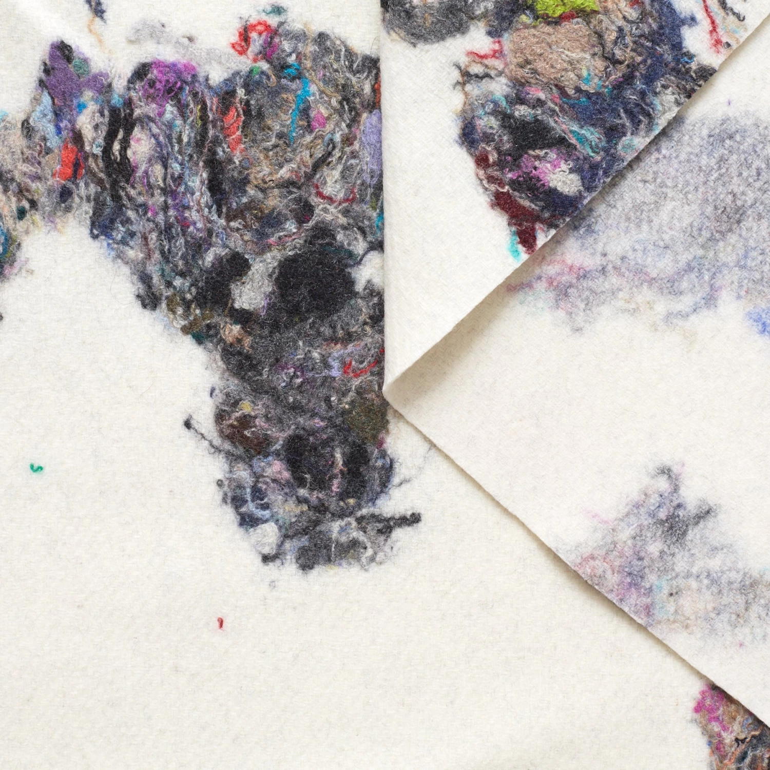 T22N01280 | Felt Inlaid With Coloured Yarns 4 T22N01280 | Felt Inlaid With Coloured Yarns - Image 2