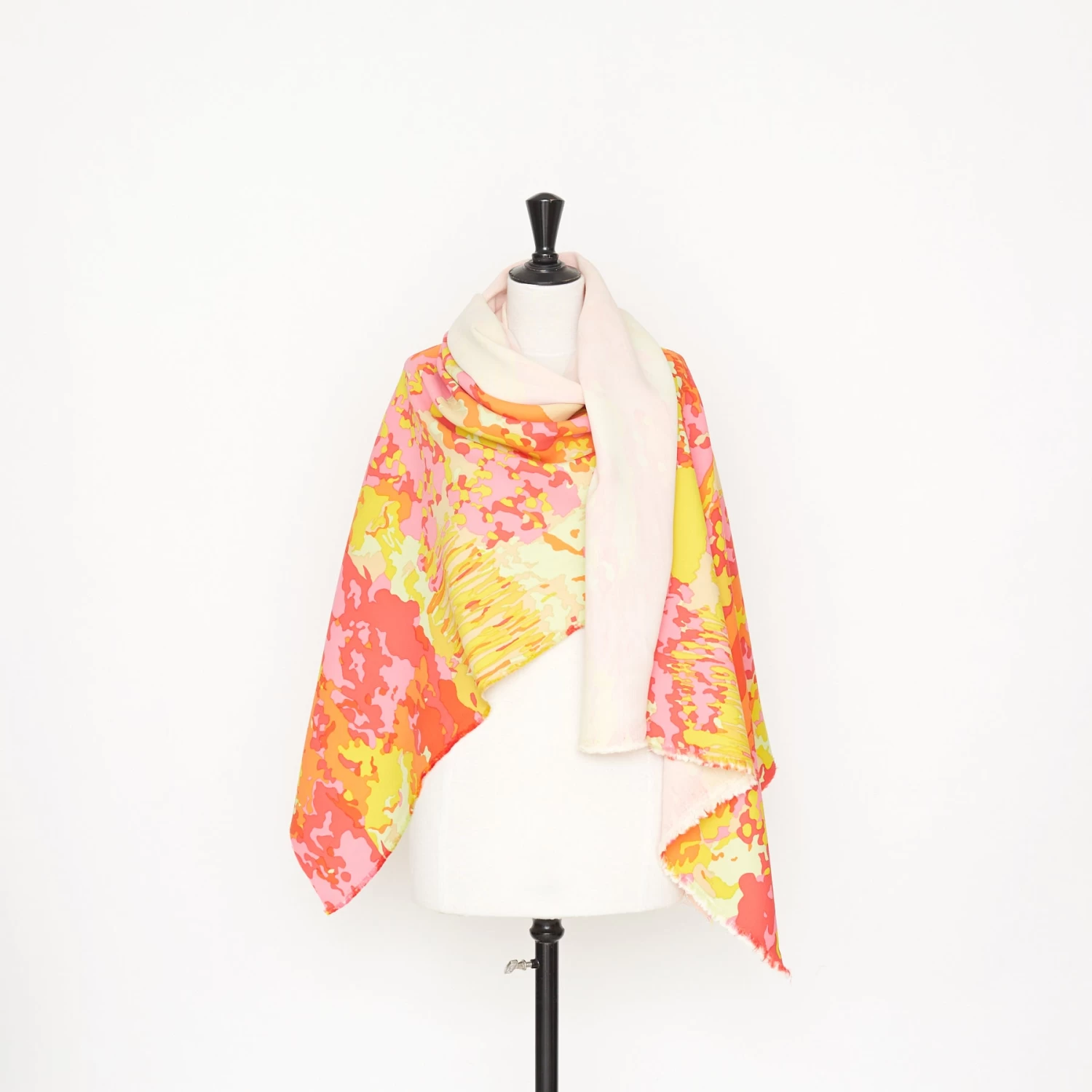 T22N01291 | Wool & Silk Colorful Camo 6 T22N01291 | Wool & Silk Colorful Camo - Image 4