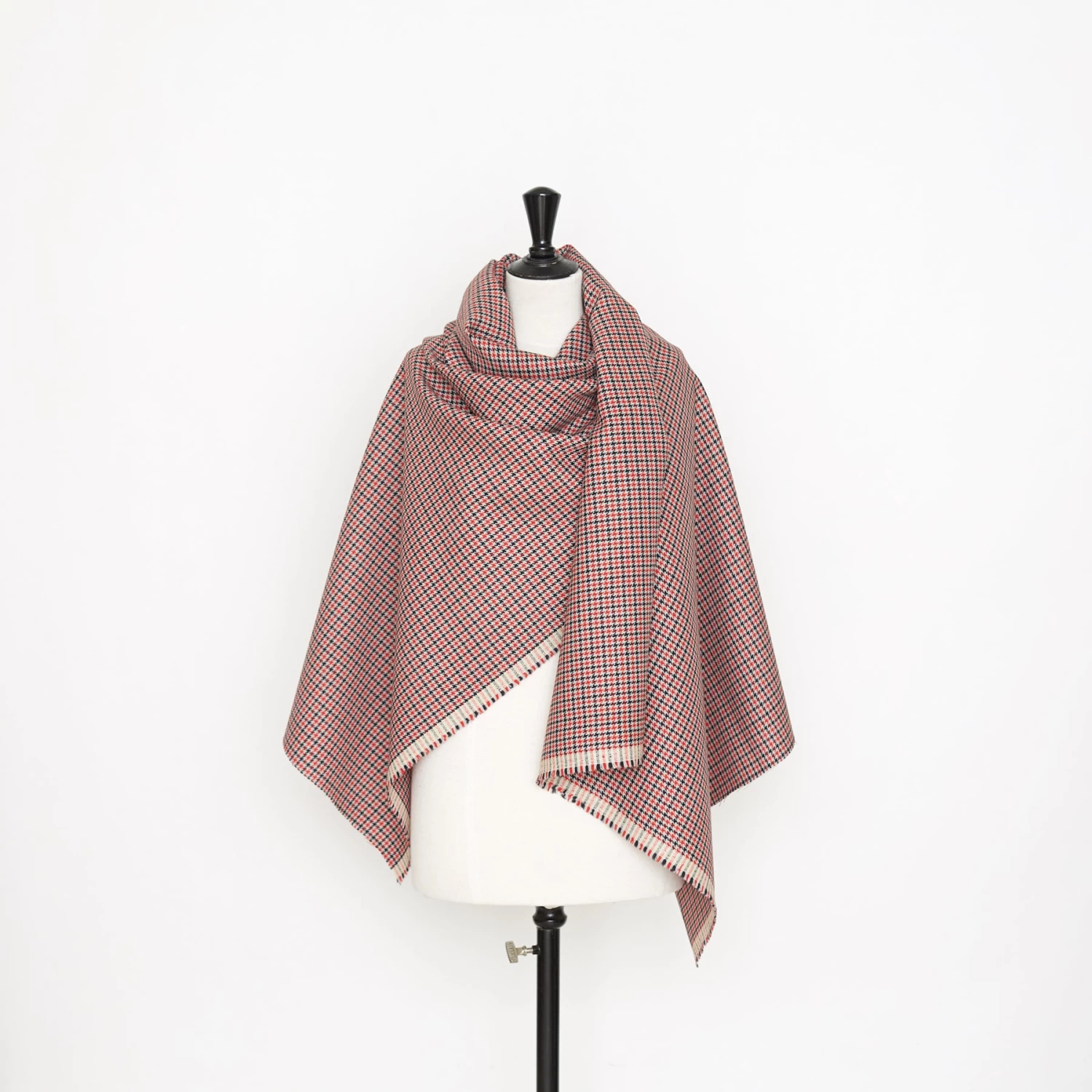 T22O01217 | Houndstooth Check Wool 4 T22O01217 | Houndstooth Check Wool - Image 2