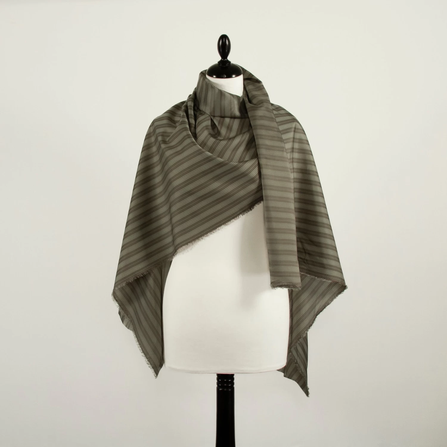 T22V03315 | Striped Cupro Twill Lining 4 T22V03315 | Striped Cupro Twill Lining - Image 2