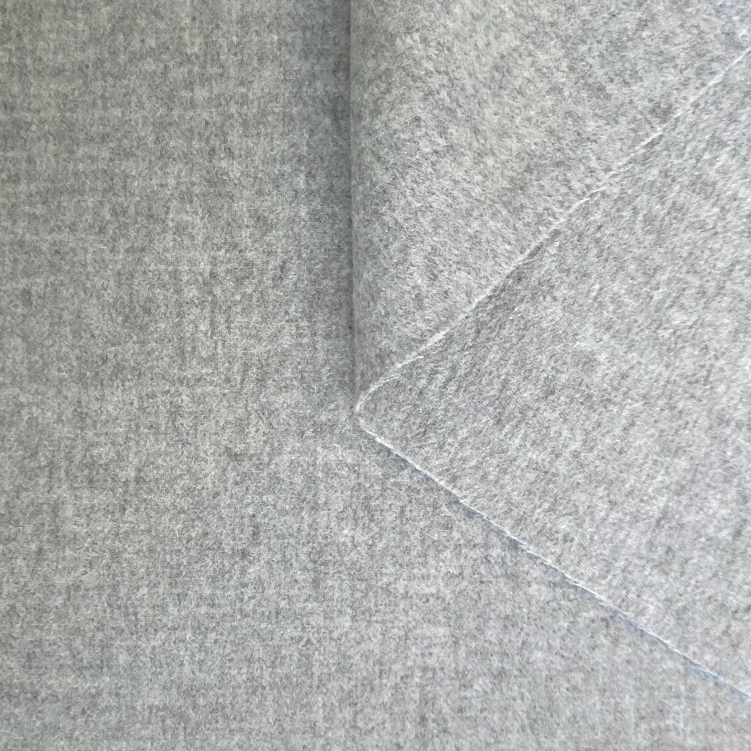 T22V03374 | Splittable Brushed Wool Drap 5 T22V03374 | Splittable Brushed Wool Drap - Image 3
