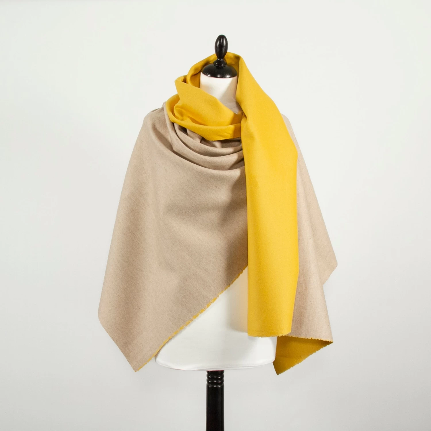 T22V03383 | Bicolor Splittable Wool & Cashmere Drap 4 T22V03383 | Bicolor Splittable Wool & Cashmere Drap - Image 2