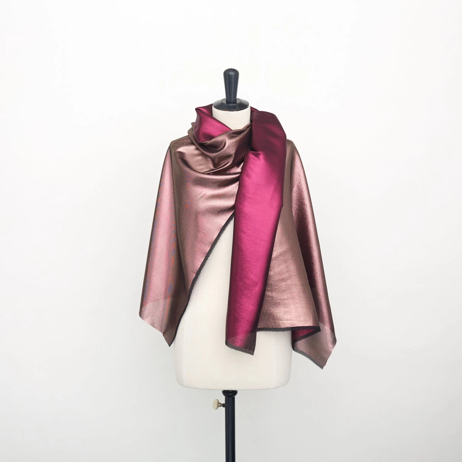 T22W03489 | Sparkling Lamé 5 T22W03489 | Sparkling Lamé - Image 3