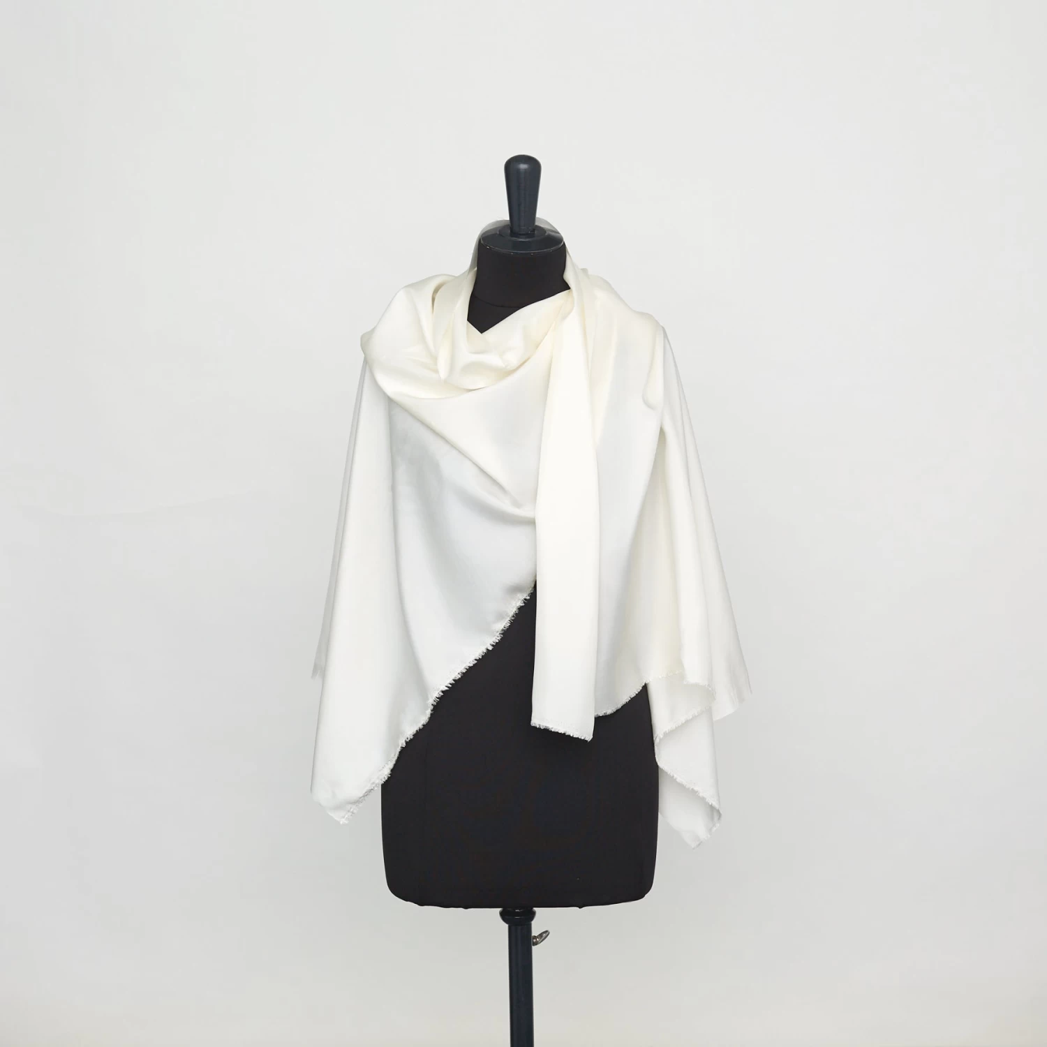 T22W03500 | Heavy Silk Pongee 4 T22W03500 | Heavy Silk Pongee - Image 2