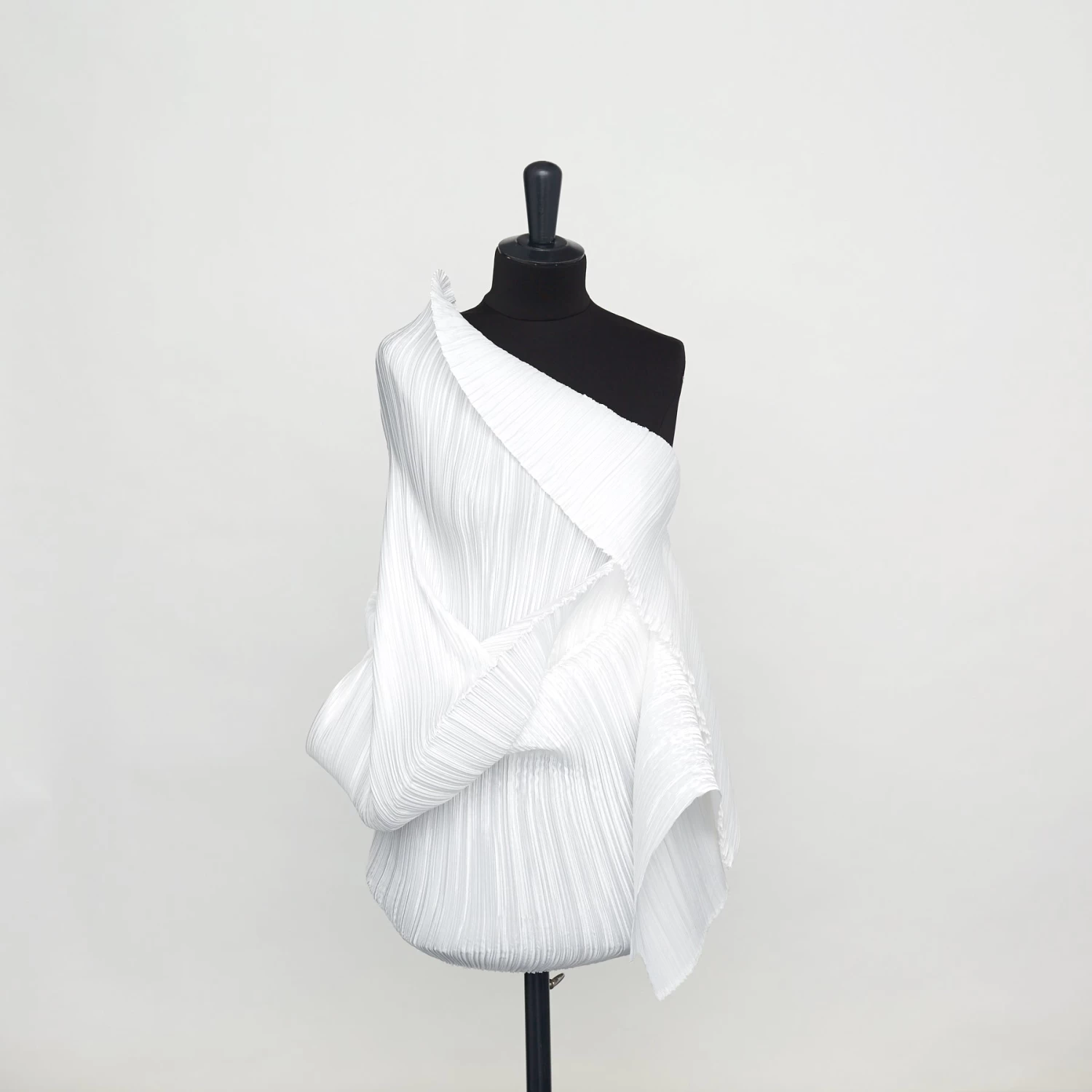 T22W03508 | Pleated Satin 4 T22W03508 | Pleated Satin - Image 2