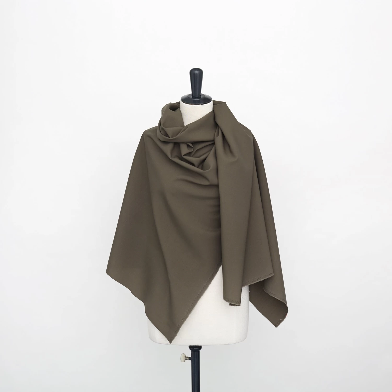 T22W03556 | Fluid Suiting Wool 4 T22W03556 | Fluid Suiting Wool - Image 2