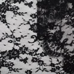 T22W03613 | Scalloped Bouquet Flowers Lace